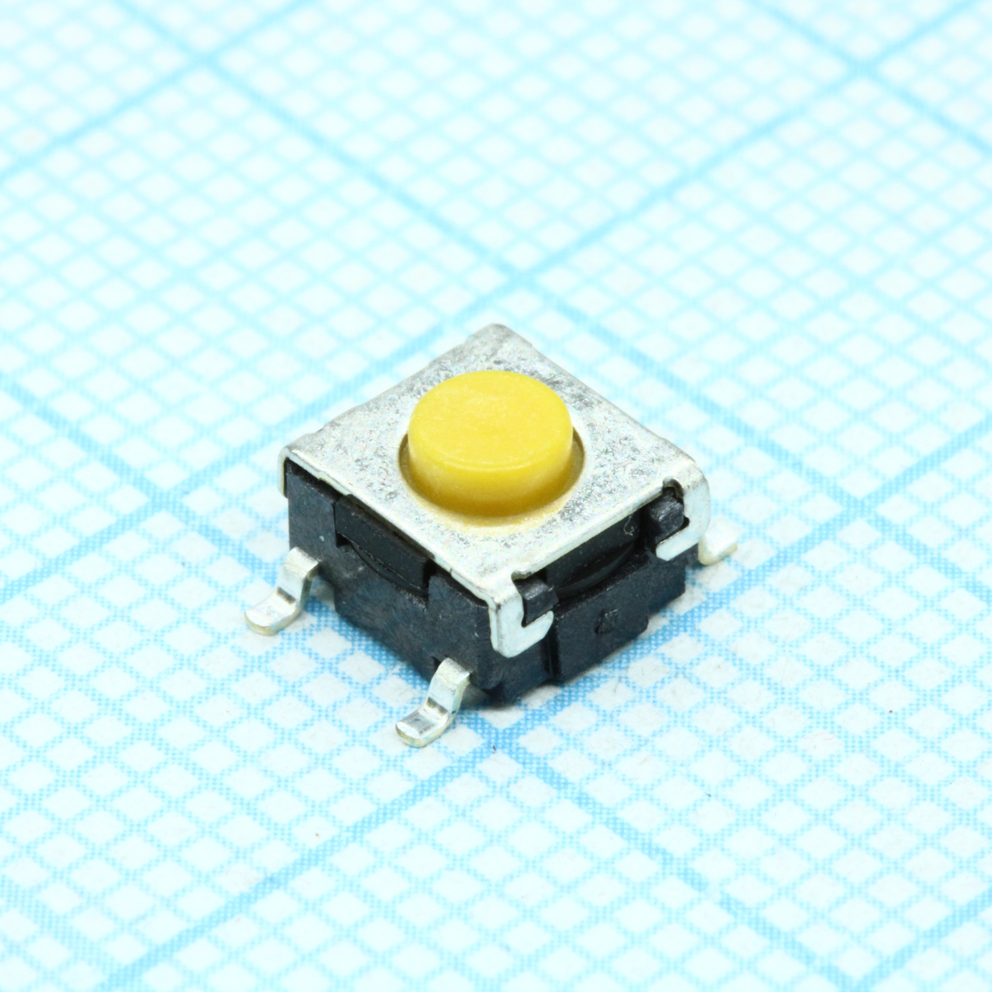 B3S1002P - Кнопка тактильная на замыкание для повехностного монтажа 0.05A 24В 300000 циклов