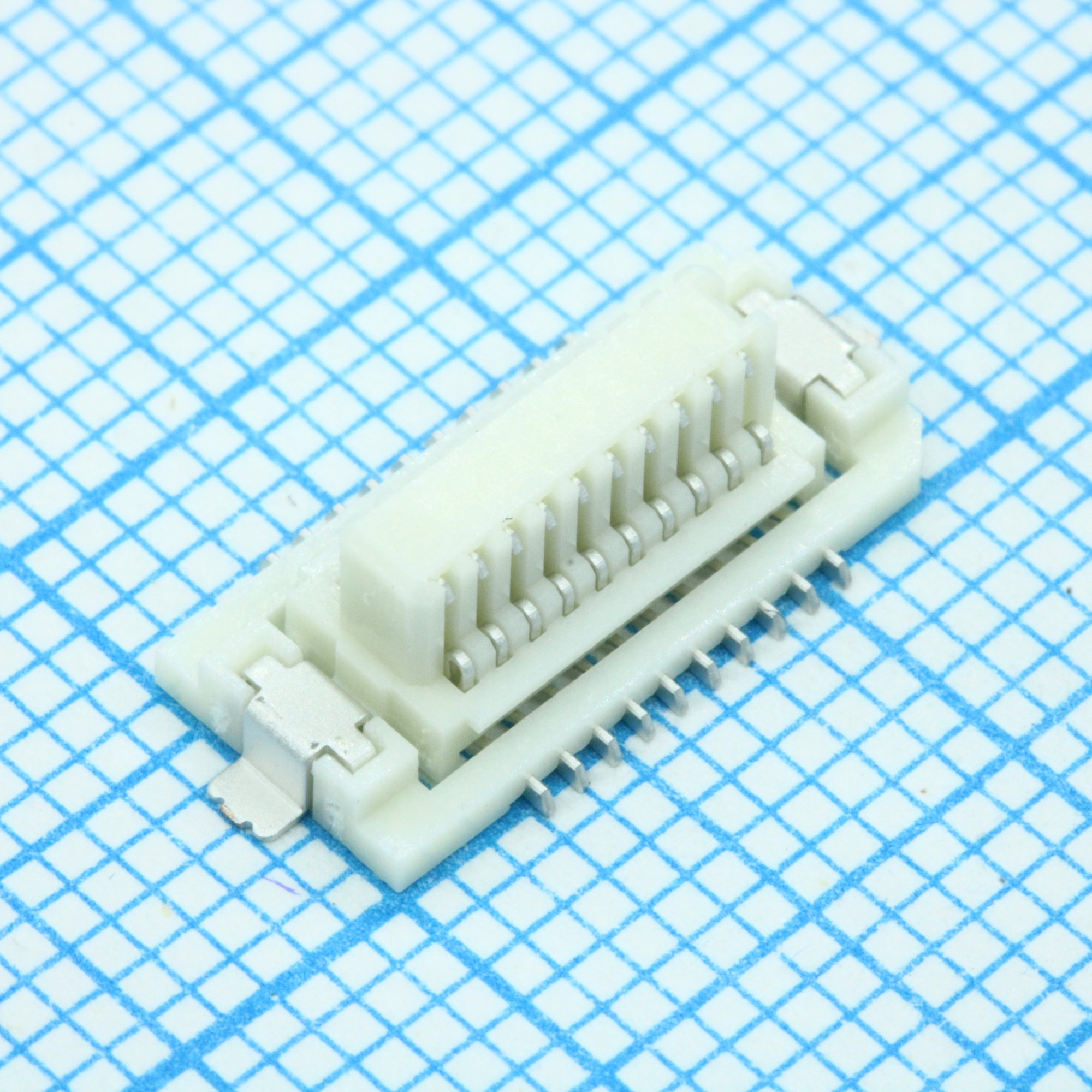 525882075 - Межплатный соединитель SlimStack, шаг 0,80 мм, розетка плавающего типа, высота 5,50…8,00 мм, 30 цепей, без бобышки