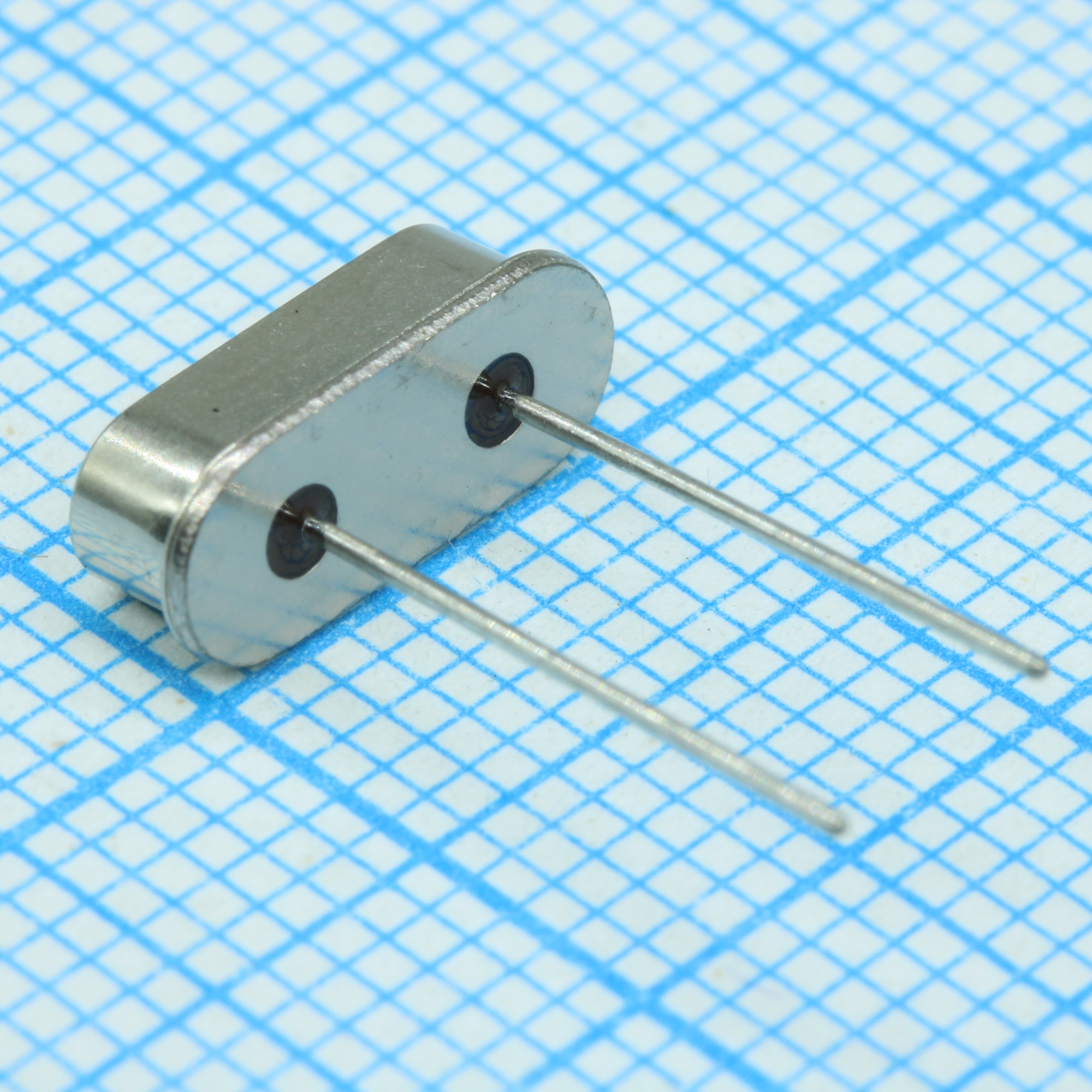 WTL9S85527FO - Резонатор кварцевый: 4МГц, 30ppm, Cшунт = 7пФ