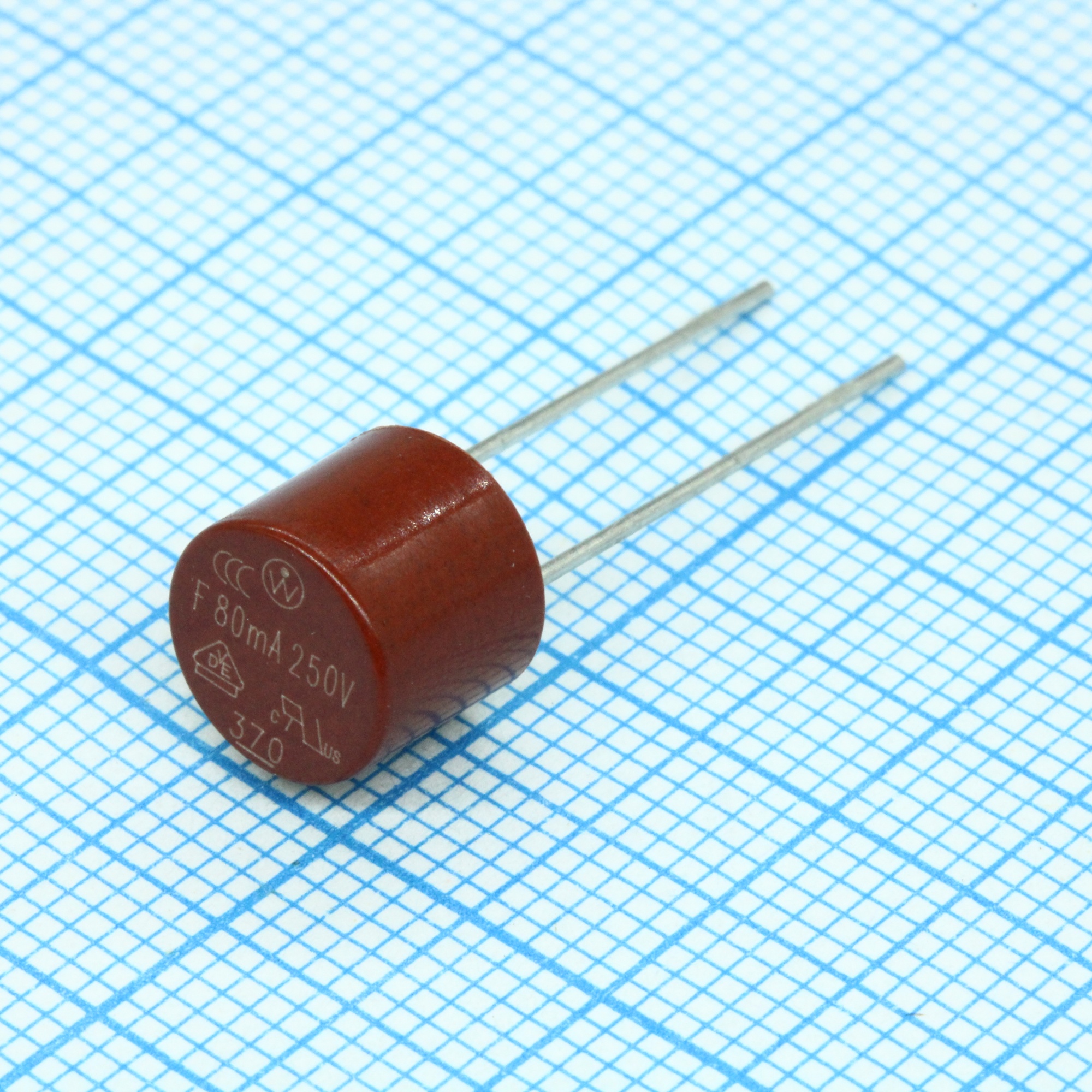 37000800000 - Предохранитель с задержкой 250В 0.8A 8.5 x 8 мм радиальный