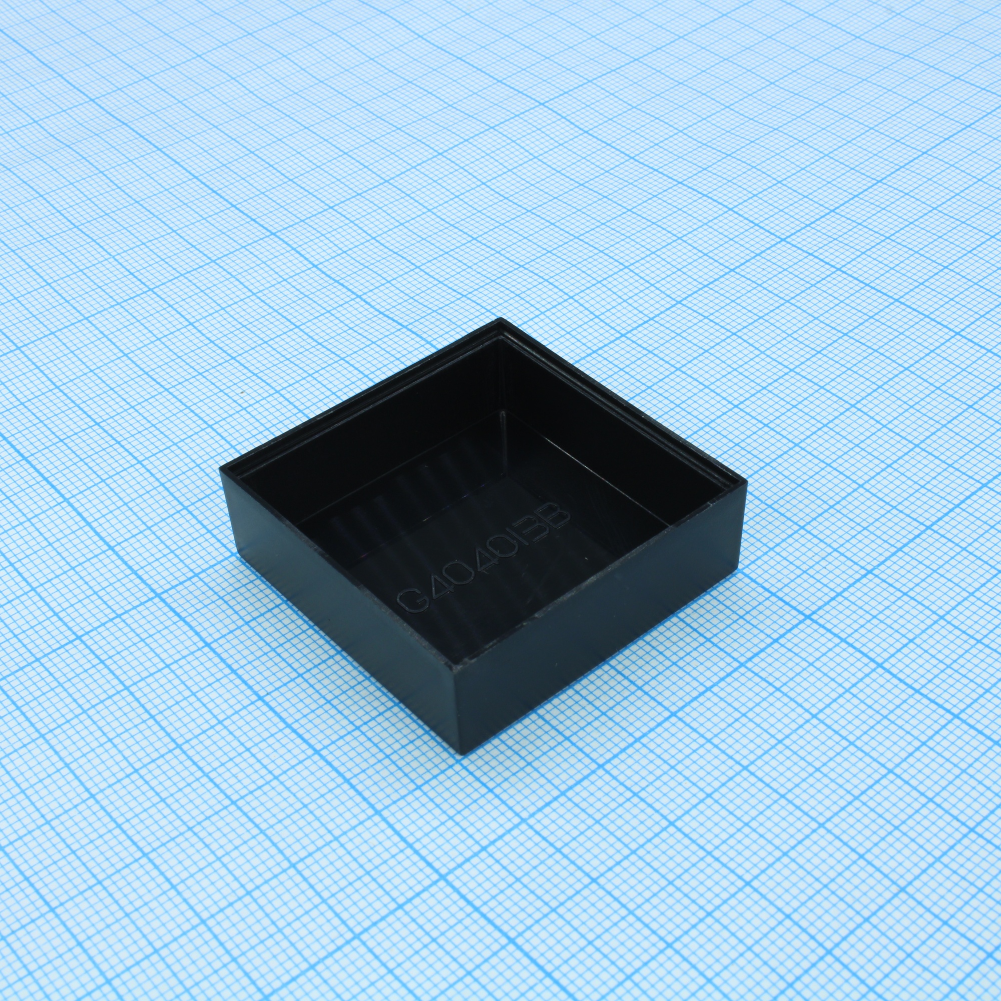 G404013B - Корпус негерметичный; материал: ABS (UL94-HB); размеры: 40x40x13 мм; цвет: черный