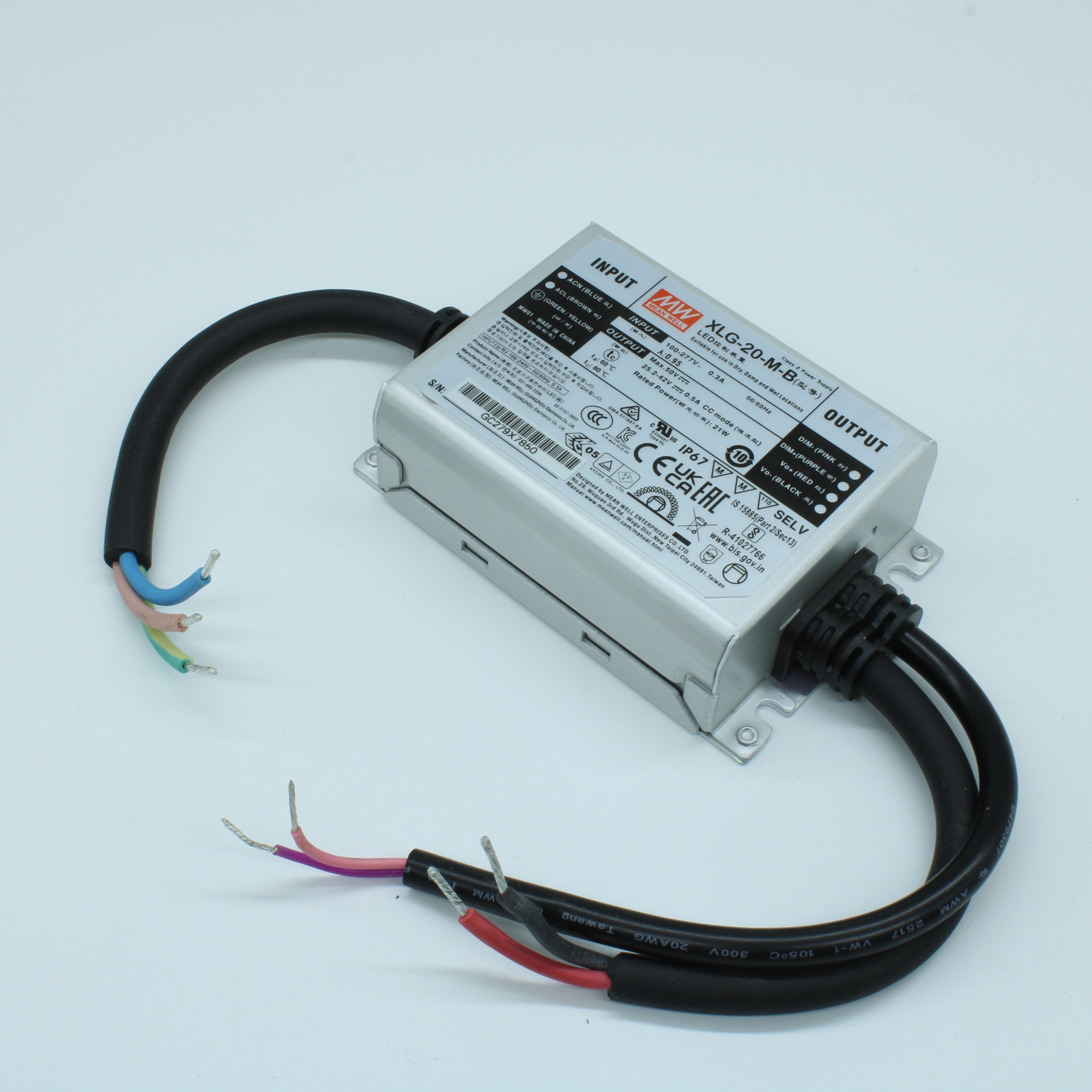 XLG-20-M-B - AC-DC, 21Вт, IP67, вход 90…305В AC, 47…63Гц, ККМ, выход 0.5А/25.2…42В, изоляция 3750В AC, в кожухе 95х63х30мм, -40…+80°С (корпус), 3-in-1 dimming