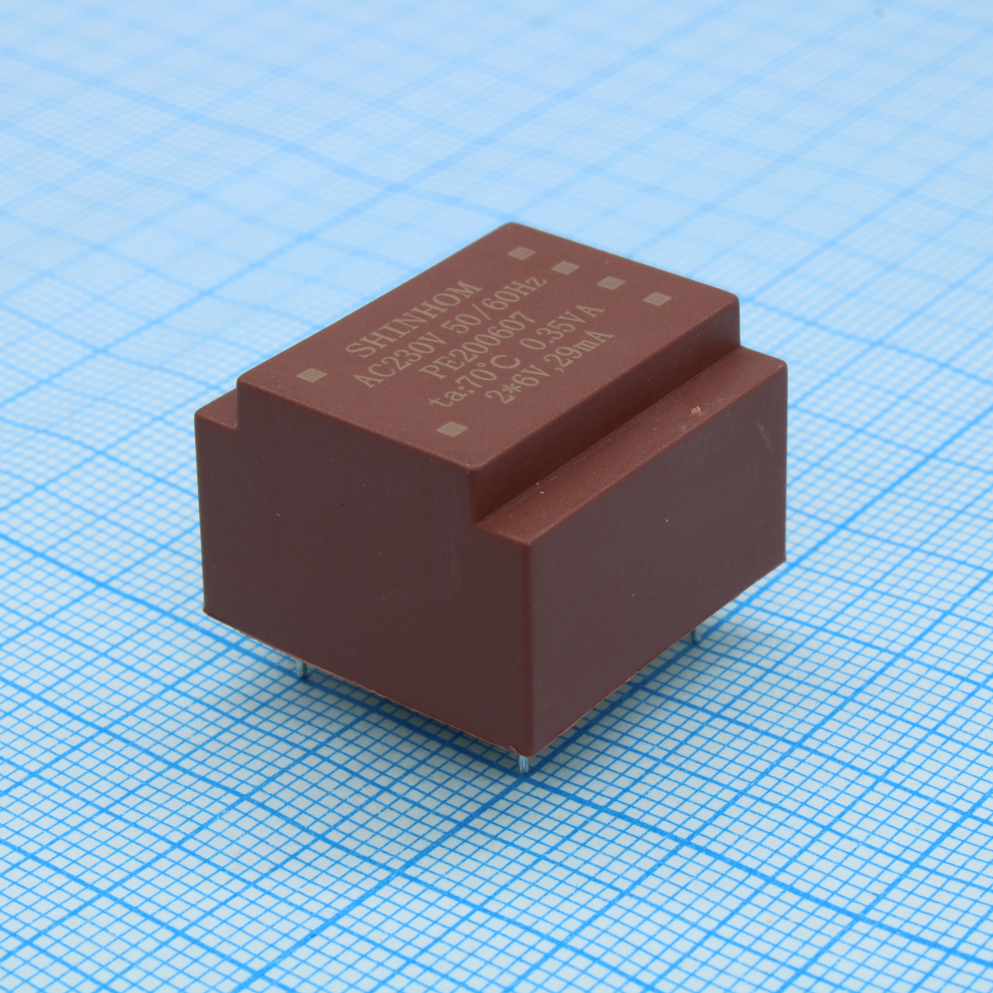 PE200607 - Трансформатор питания 0.35ВА  230В 2х6В/2х29мА  ta 70°C (EE 20/6) 15мм.