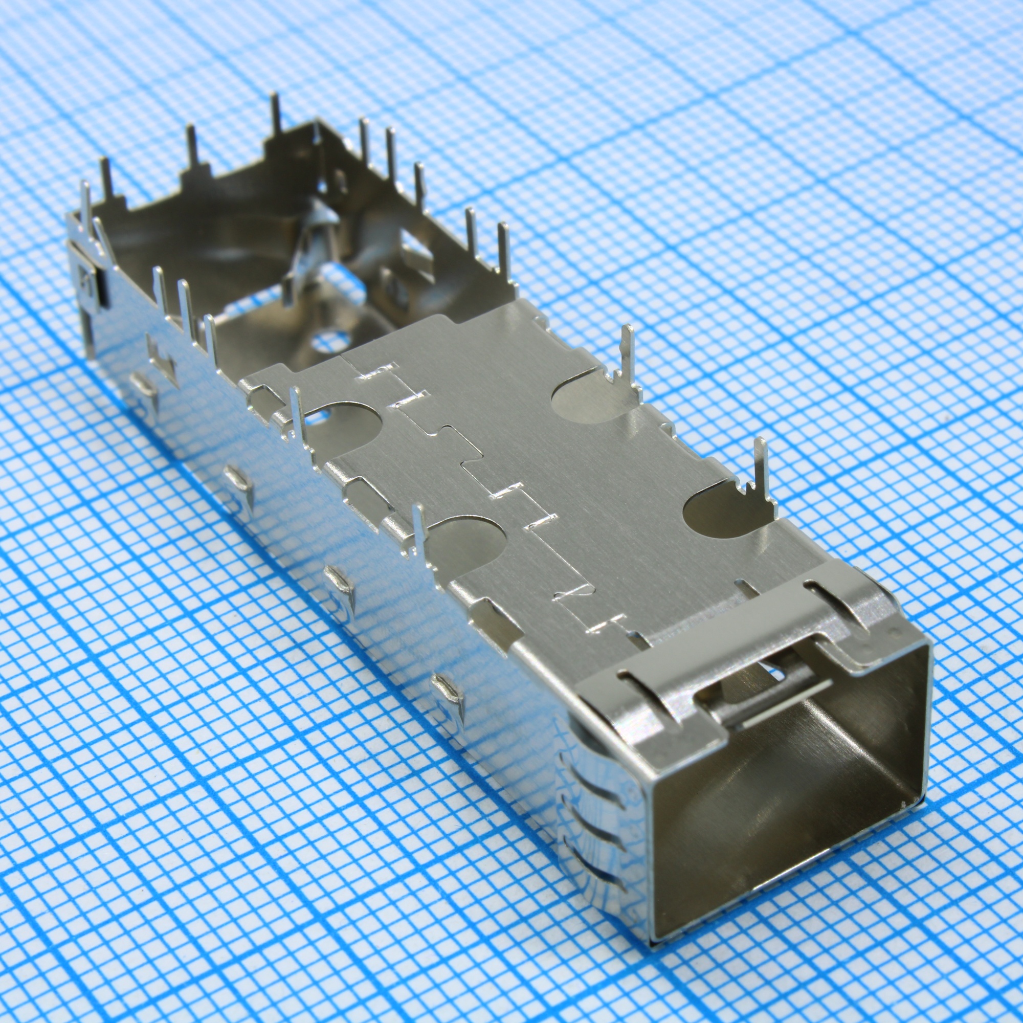 L-KLS12-SFP+05 - Аксессуар для разъема кожух SFP+ прямоугольный серебристый никелевый лоток