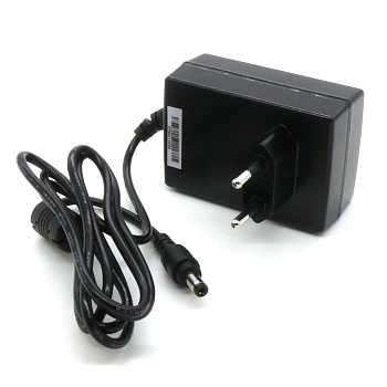 GS18E05-P1J - AC-DC, 15Вт, вход 90…264В AC, 47...63 Гц/135…370В DC,  выход 5В/3A, изоляция 4242В AC, настенный 79x54x33мм, 0…+50°С, двухполюсная евровилка, выходной разъем 11мм, диам. 5.5х2.1мм