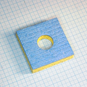 Губка чистящая ERSA 003B - Вискозная губка 55x55 мм с центральным отверстием и прорезью для быстрой, аккуратной и неповреждающей влажной очистки паяльных жал и насадок.