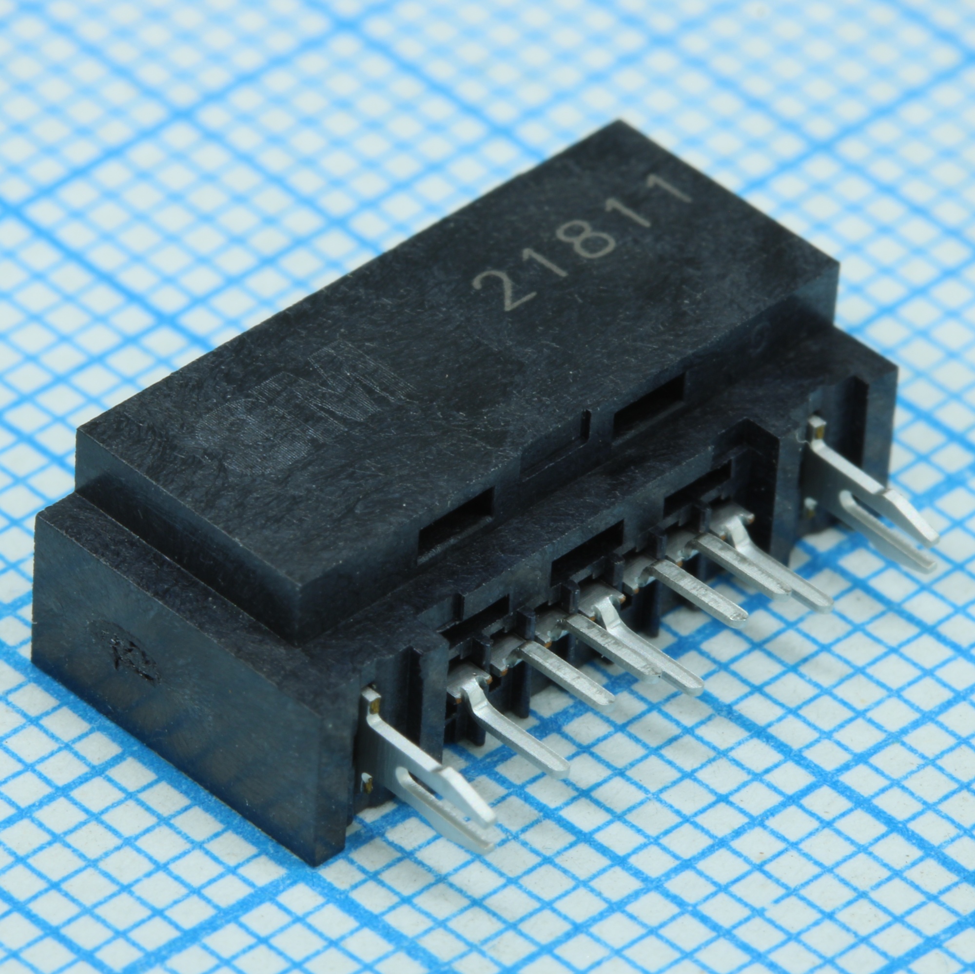 5607-5102- SH - Разъем SATA вилка 7 контакьлв монтаж в отверстие