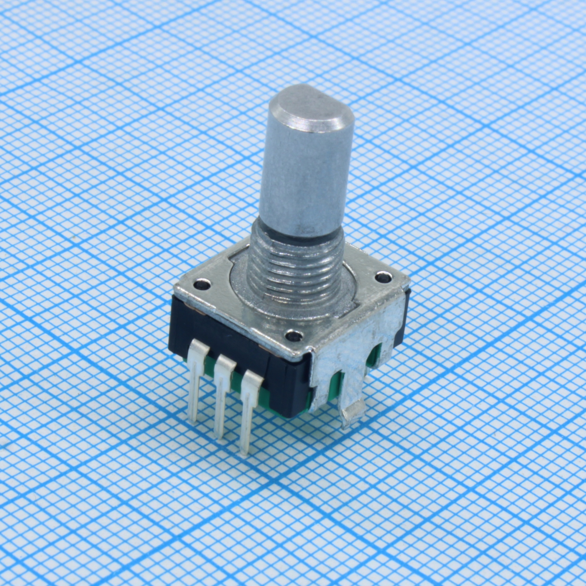 PEC11R-4315F-S0012 - Энкодер PEC11, 12 щелчков, 12 импульсов, металлический вал с лыской 15мм, с кнопкой, горизонтальные выводы,крепление на гайку 7мм