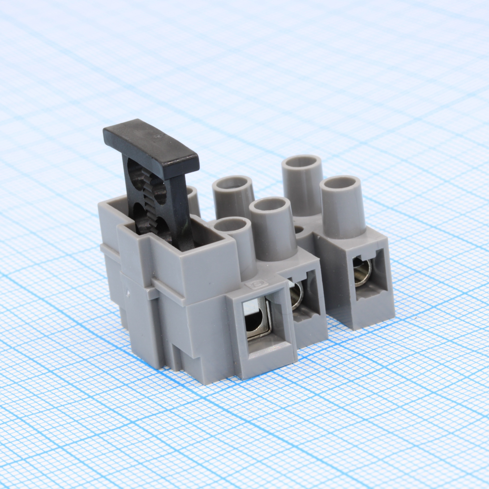 GT1450HB-801-03P-11-100 - Электромонтажный клеммник с предохранителем на 3 контакта.