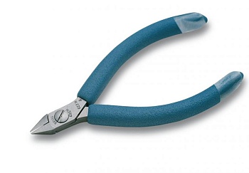 622NA - Плоский срез, высококачественная инструментальная сталь, электростатически безопасны. Миниатюрные режущие стороны. Очень тонкая облегченная головка позволяет получить максимальный доступ к выводам. Перекусывает: проволока средней жесткости – 0,6 м