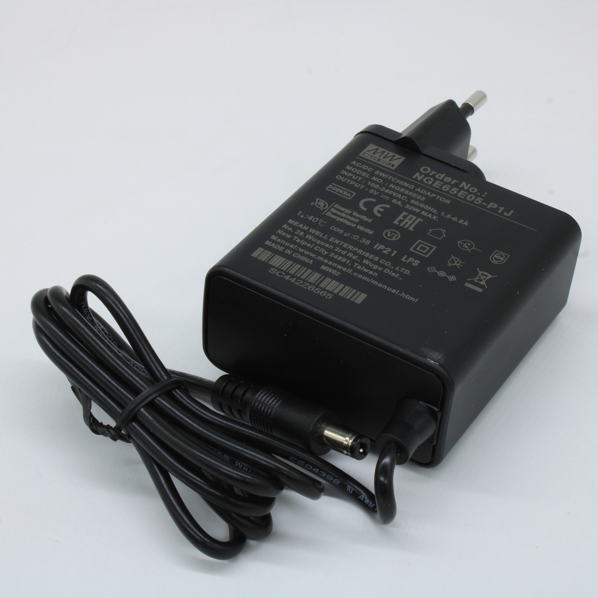 NGE65E05-P1J - AC-DC, 30Вт, сетевой адаптер, выход 5В/6А, вход 80...264В AC, 47...63 Гц, изоляция 4000B DC, 2xMOPP, 62x30*x65мм, -30...+70C, евровилка, выходной разъем 11мм, диам. 5.5х2.1мм