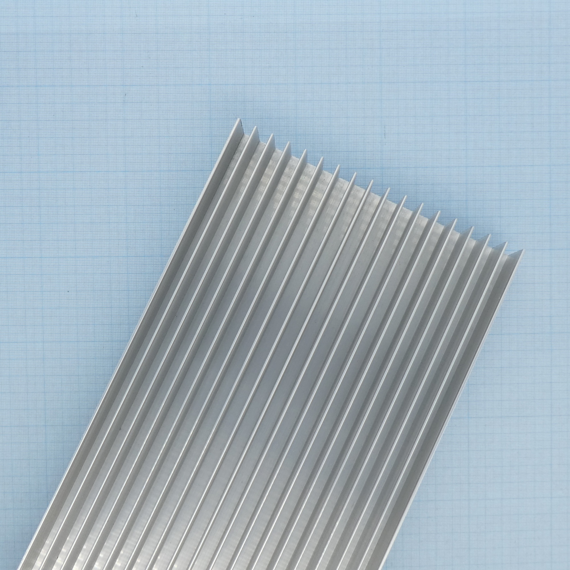 Профиль АВ0093 (1000мм) - Профиль радиаторный прессованный нормальной точности