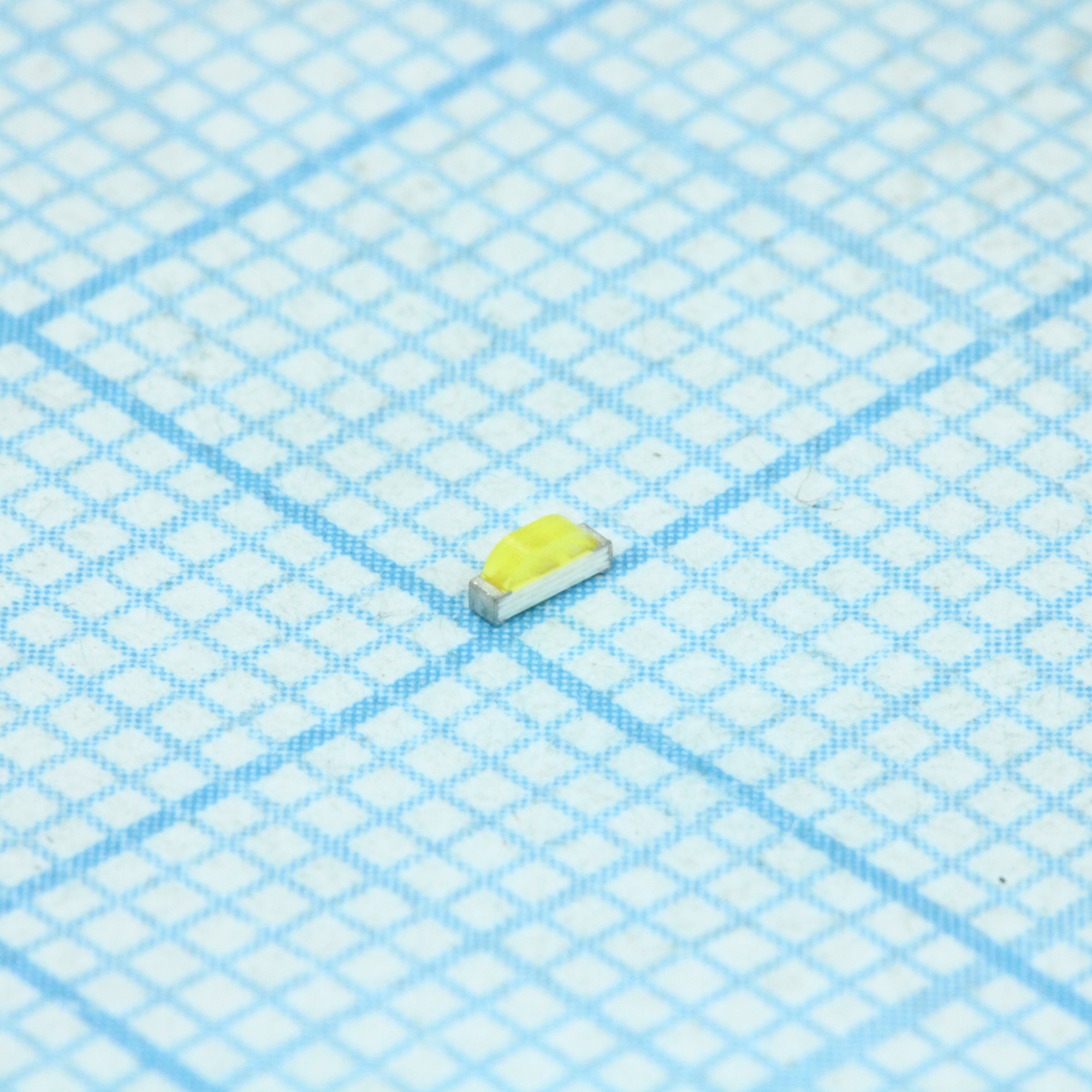 KPA-2106QWF-D - Светодиод smd 2,1х0,6мм/белый/120-180мкд/желтый флуоресцентный/120°/угловой