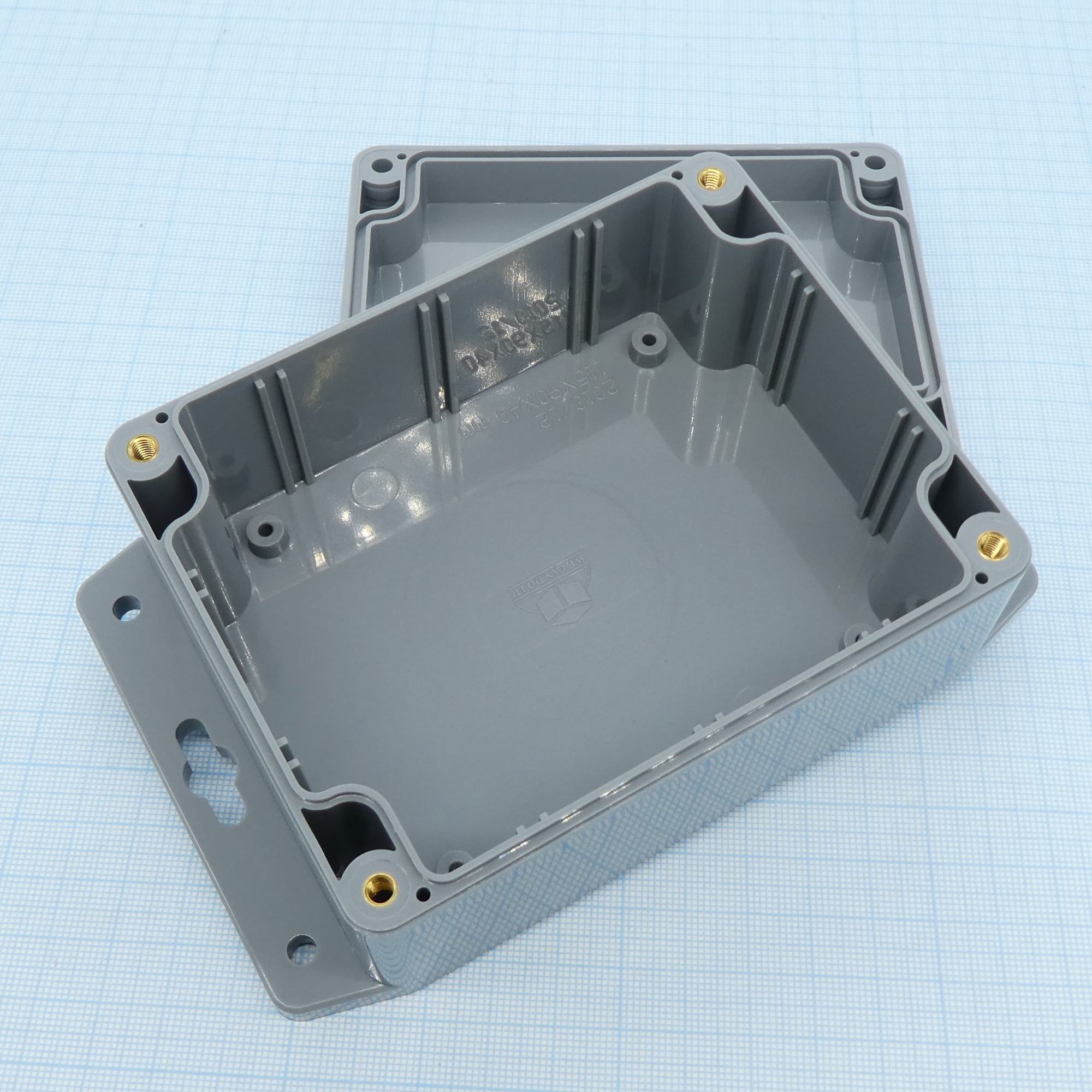 G311MF - Герметичный корпус из прочного ABS пластика с фланцем, IP65, темно-серый
