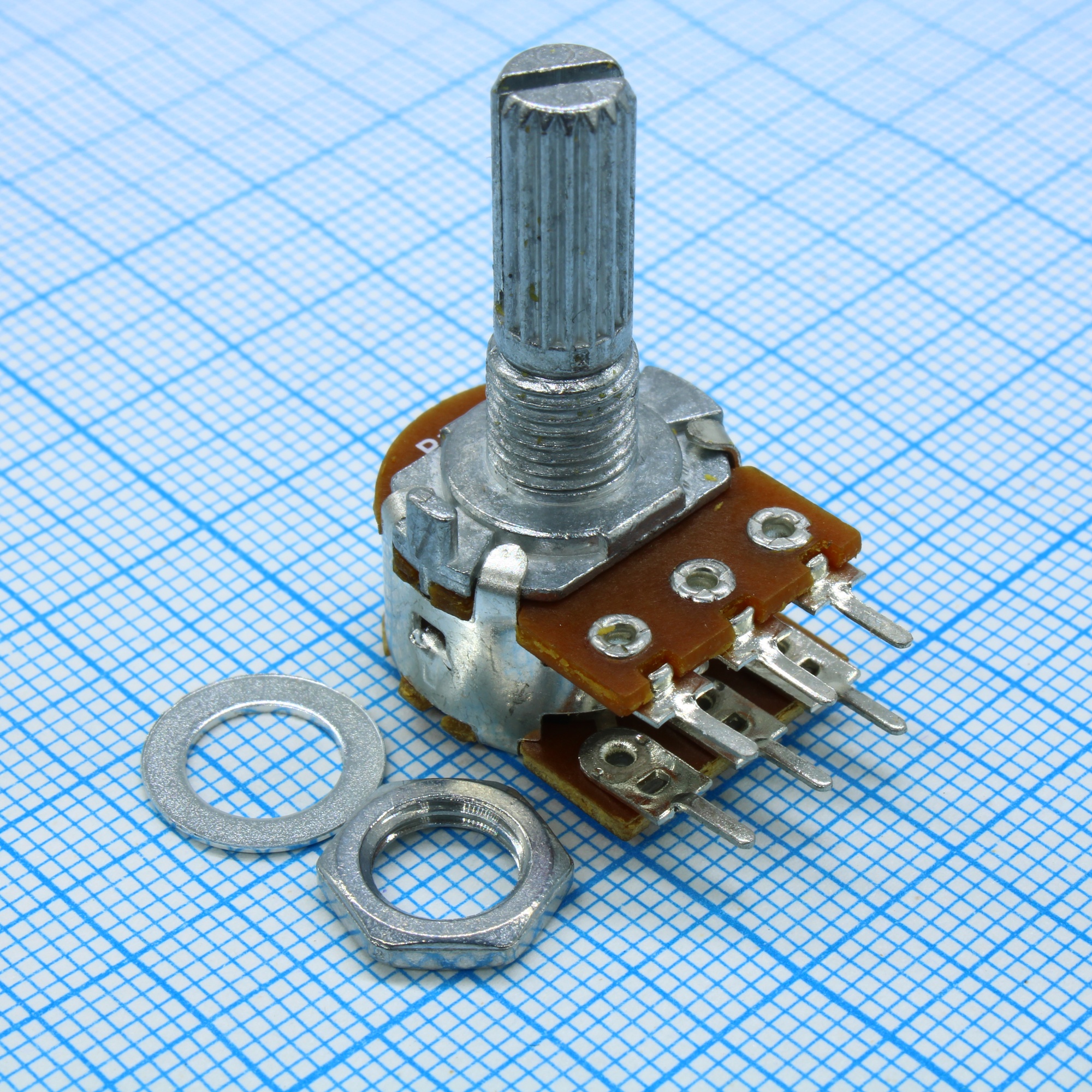 PDB182-K220K-104B - Резистор переменный 100кОм ±20% 0.125Вт металлический вал со шлицом 6мм (31.5х17х21)мм горизонтальные выводы