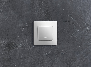 Выключатель 1-кл. СП Etika 10А IP20 250В 10AX с подсветкой/индикацией безвинтов. зажимы механизм бел. Leg 672203