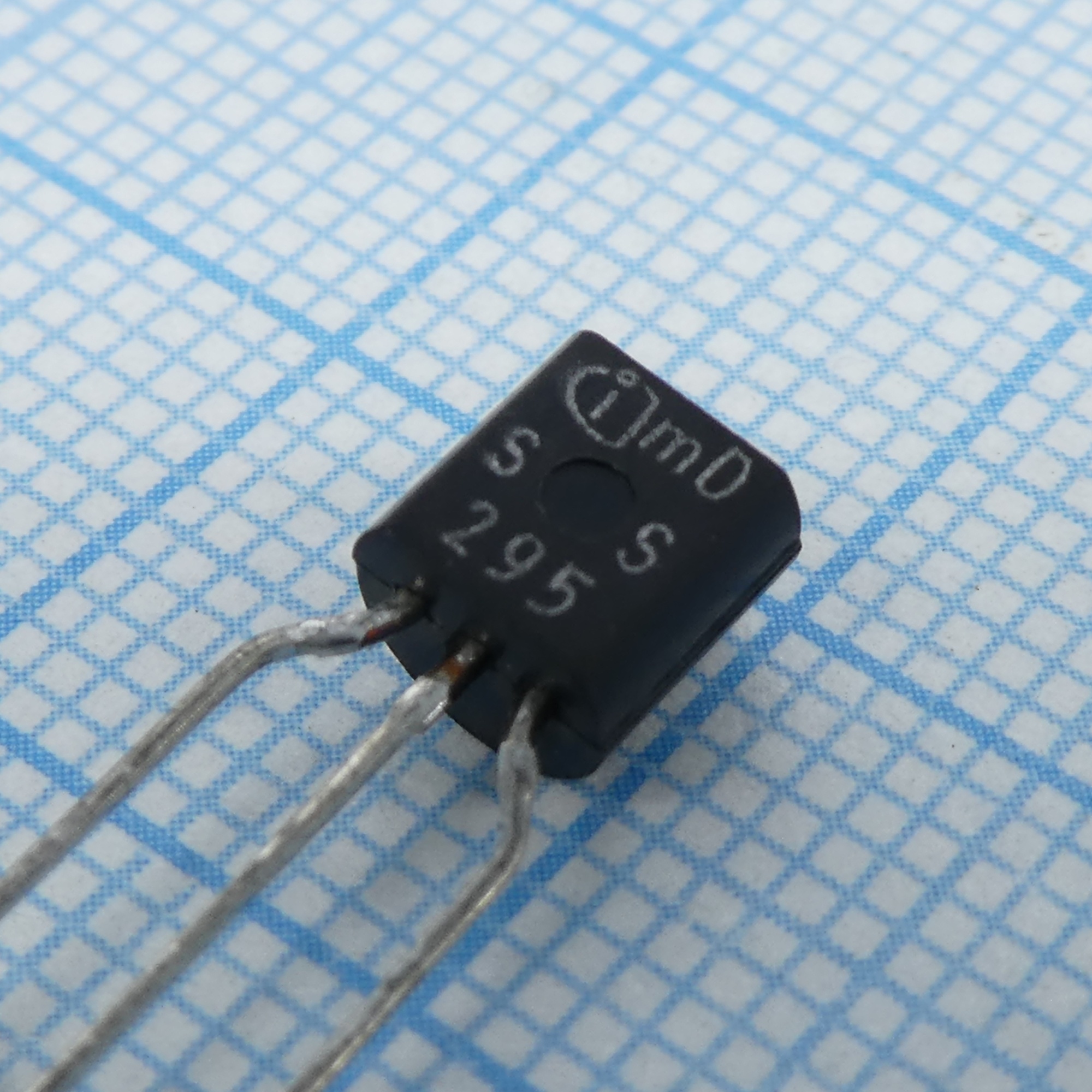 BSS295 - Транзистор полевой MOSFET N-канальный 50В 1.4A 0.3Ом TO92
