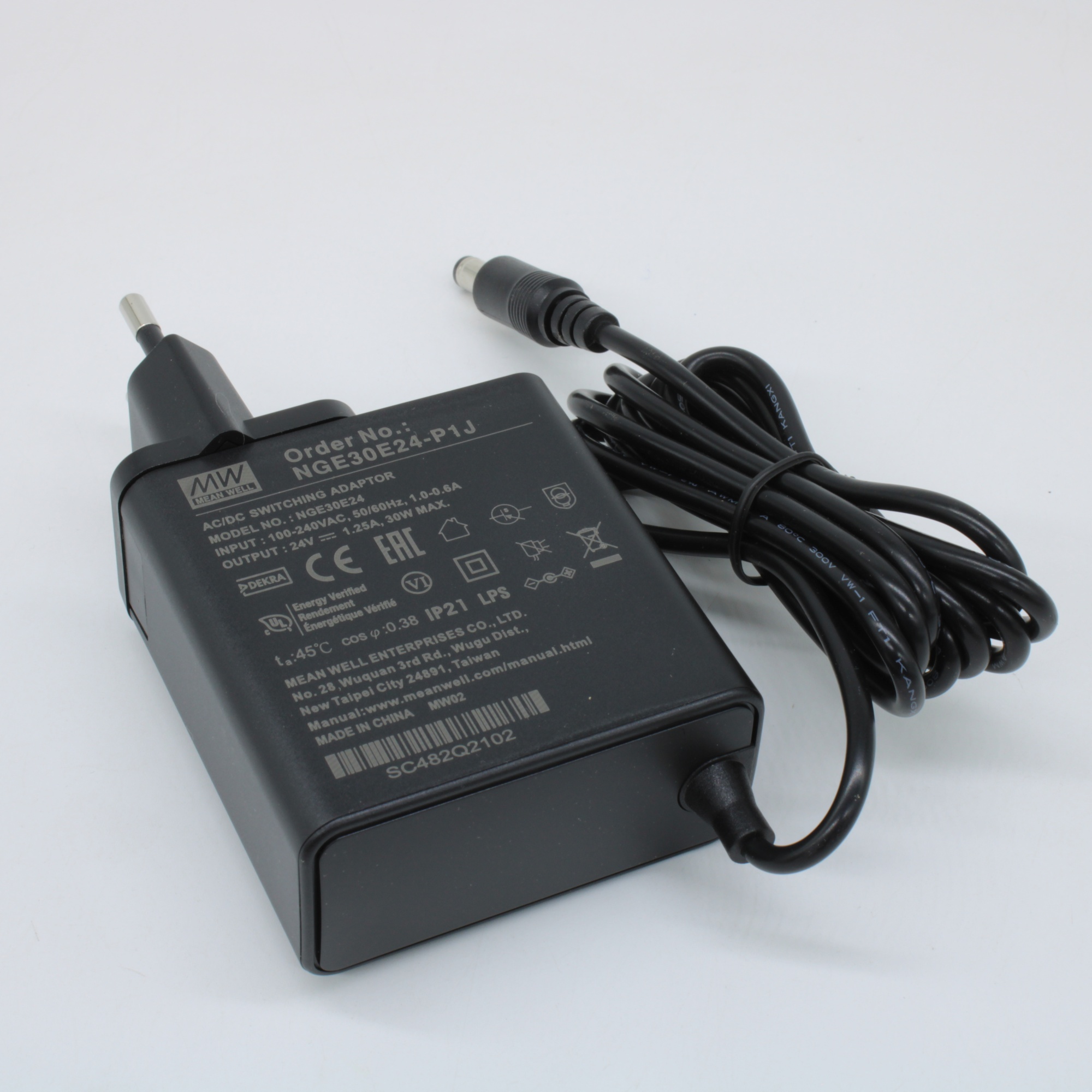 NGE30E24-P1J - AC-DC, 30Вт, сетевой адаптер, выход 24В/1.25А, вход 80...264В AC, 47...63 Гц, изоляция 4000B DC, 2xMOPP, 62x30*x65мм, -30...+70C, евровилка, выходной разъем 11мм, диам. 5.5х2.1мм