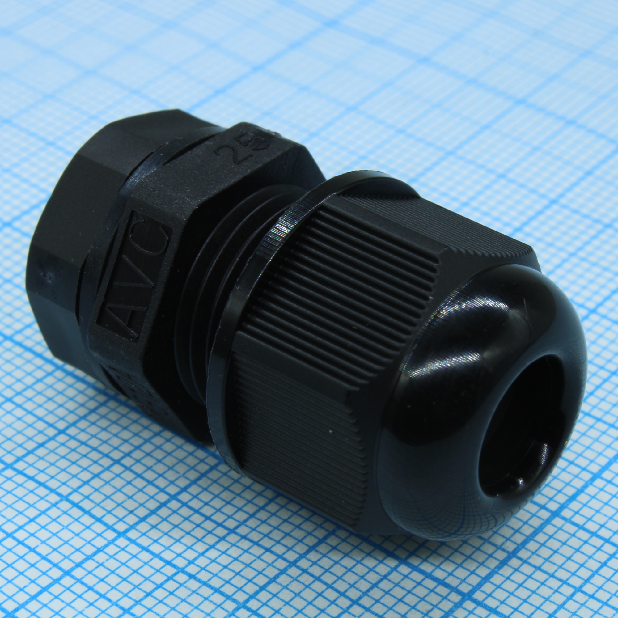 MG12A-05B - Каб.ввод IP68; резьба: M12 x 1.5 x 9; каб. d: 5.2~3.3 мм; приб. отв. d: 12~12.3 мм; цанга: разъемная; раб. T: -40C ~ +100C; мат.: A,C,E,F - полиамид (PA66 UL94V-2) и B,D - вак. рез. (EPDM NBR); цвет: черный