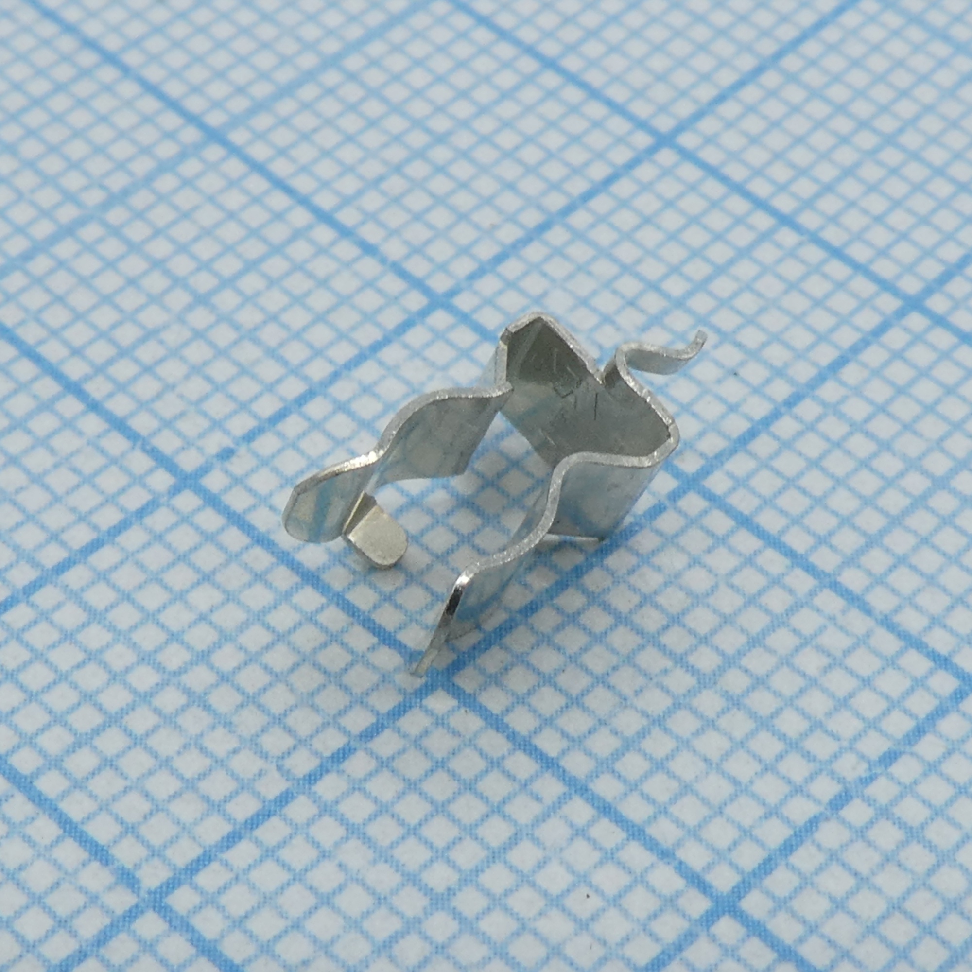 0751.0110 - Контакты-держатели предохранителя (клипса) диаметром 5мм, монтаж на плату, 6,3А, 250В DC/AC