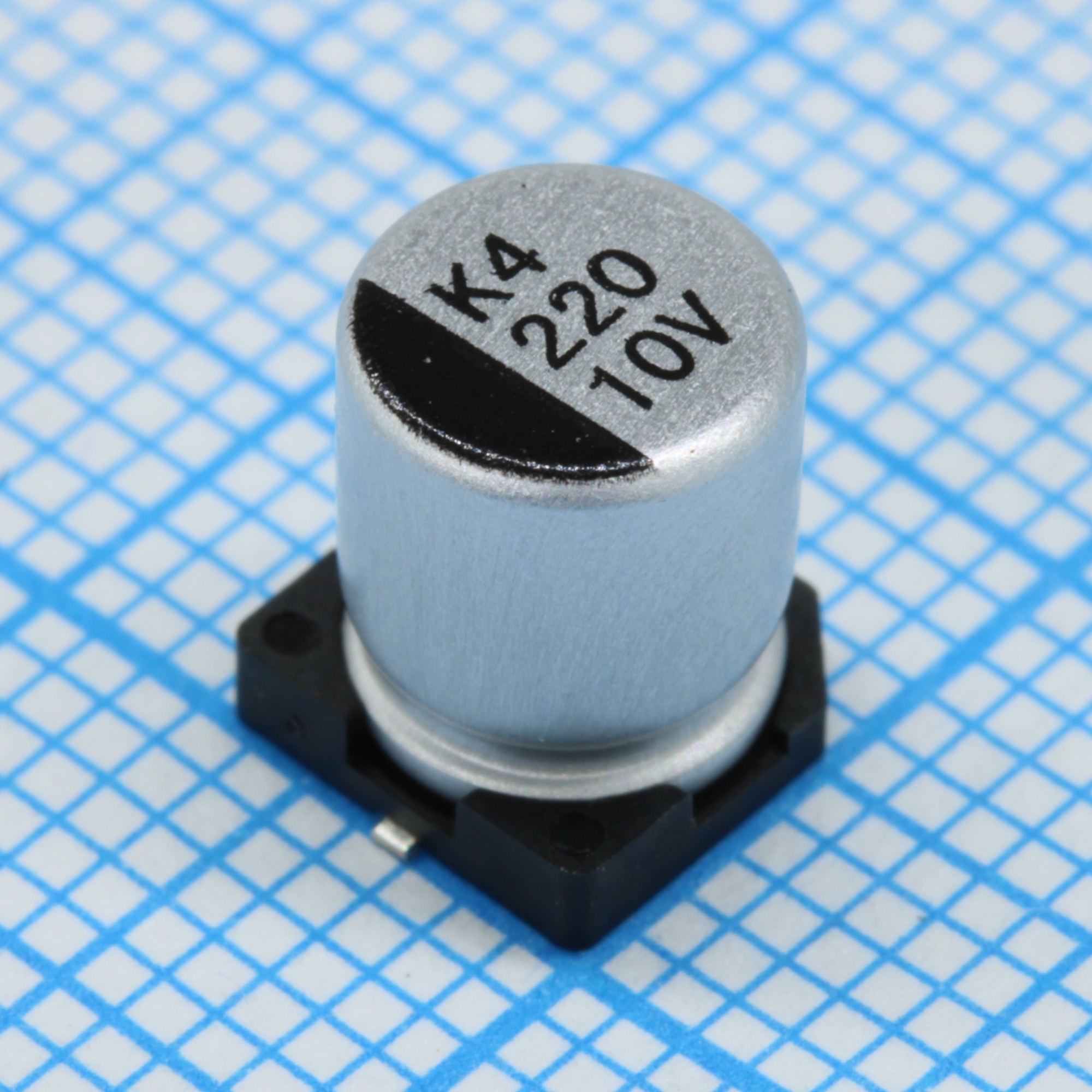 CK010M221E7DPKKKV00R - Конденсатор алюминиевый электролитический 220мкФ 10В ±20% (6.3 X 7.7мм) для поверхностного монтажа 120мА 2000час 105°С лента на катушке