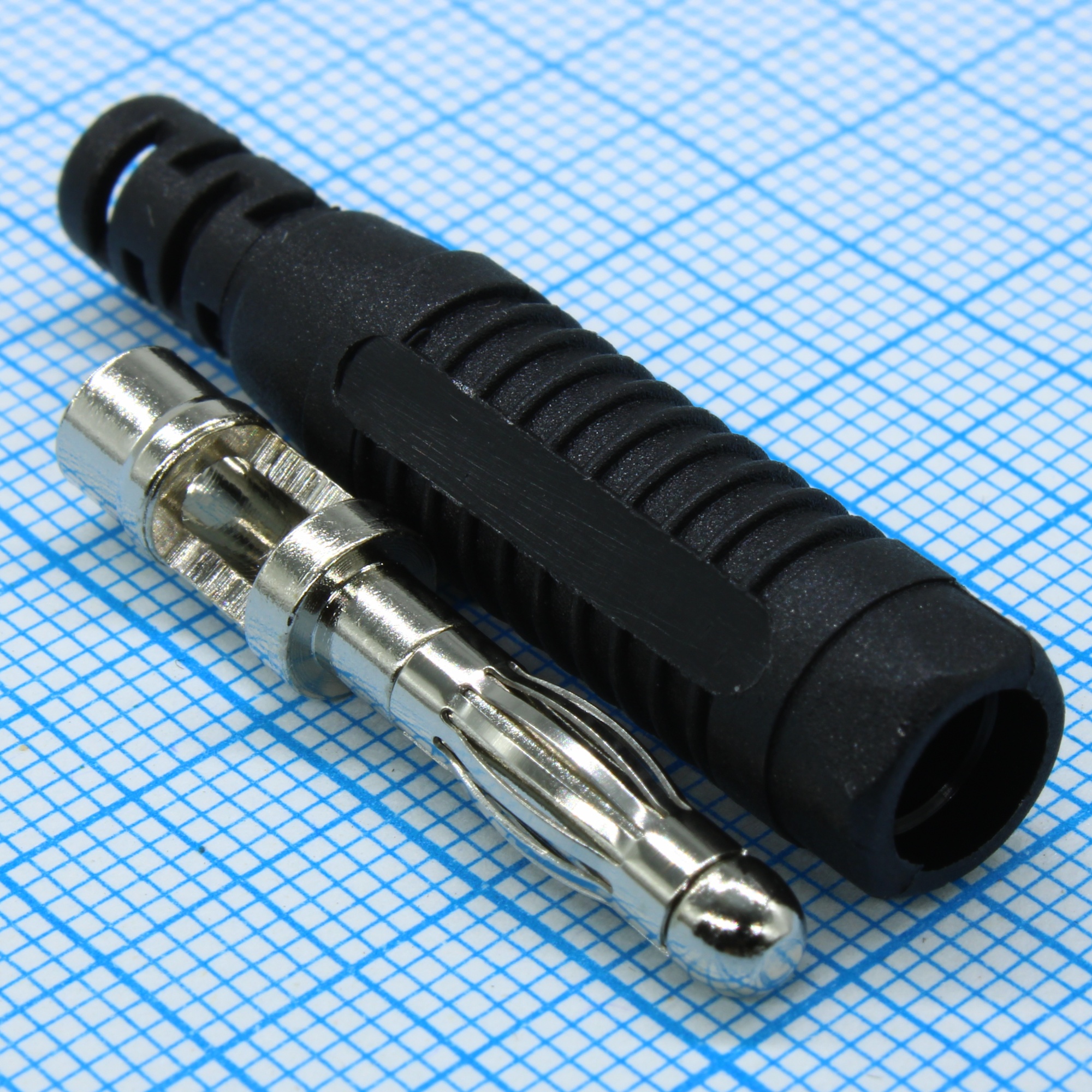 25.422.2 - Штекер на кабель 4мм черный 24А