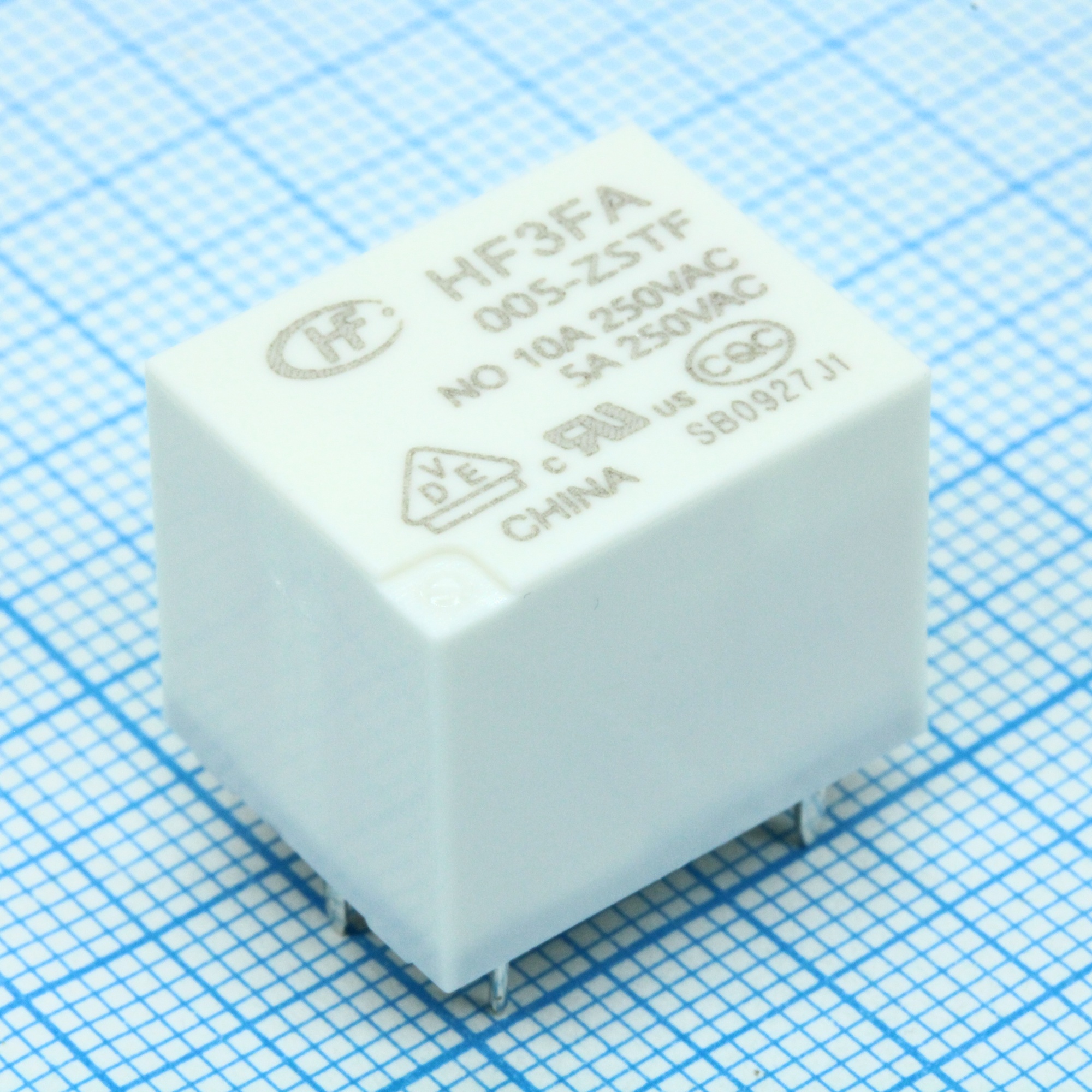 HF3FA/005-ZSTF - Реле силовое 5А одна группа на переключение катушка 5В