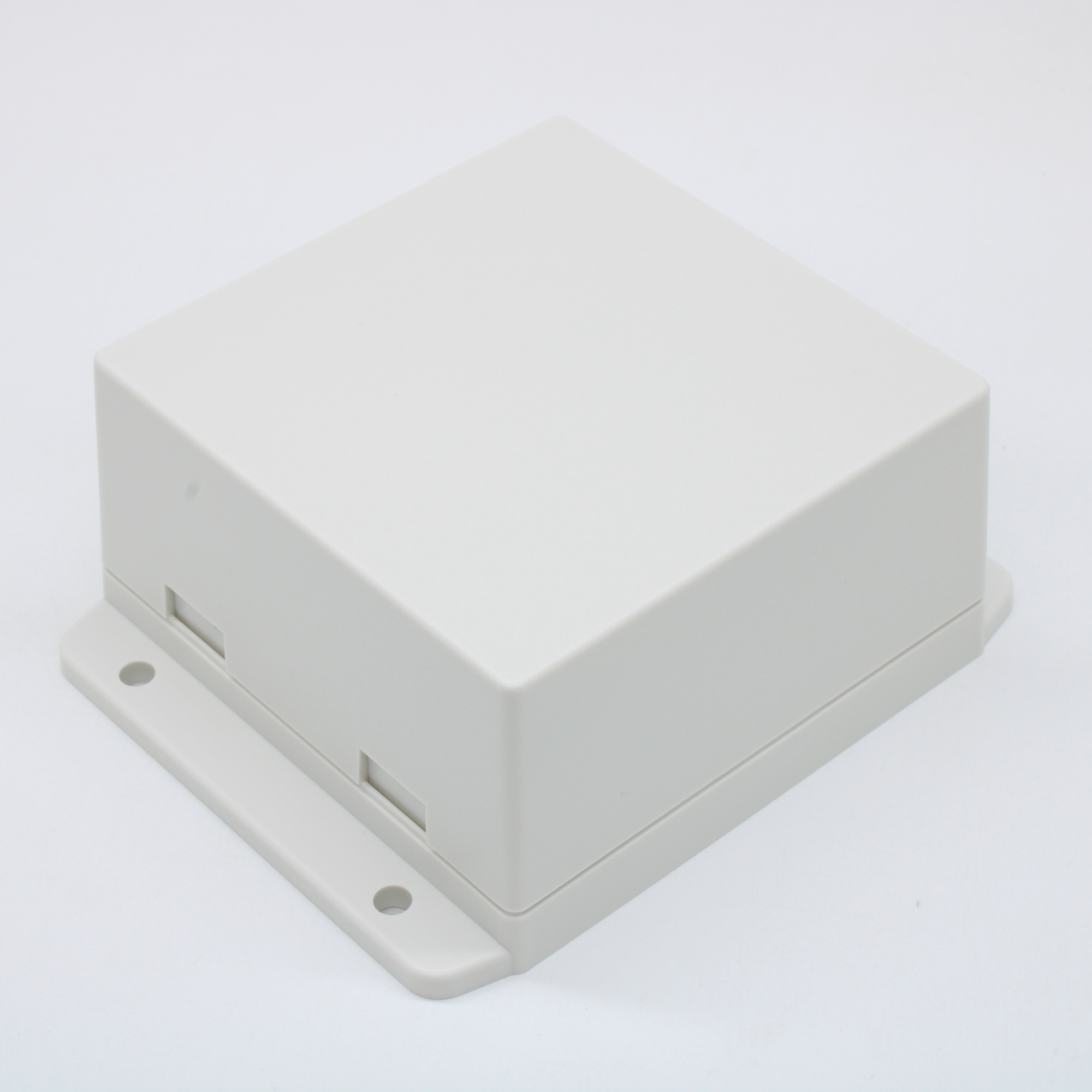 NUB808043WH - Пластиковый корпус белого цвета из высокопрочного пластика с фланцами