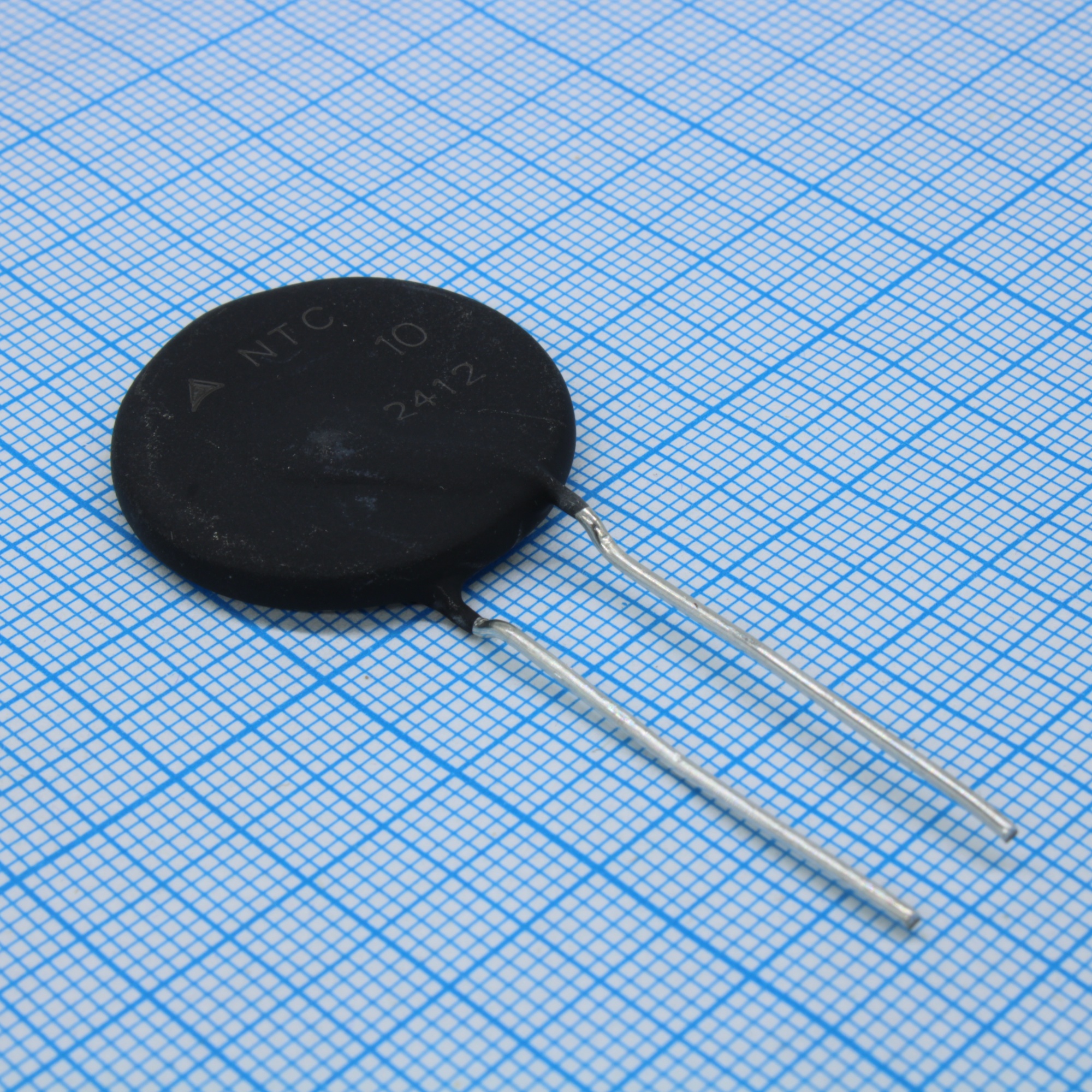 B57464S0100M - NTC-термистор 10Ом ±20% двухвыводной радиальный 3300K автомобильного применения россыпь