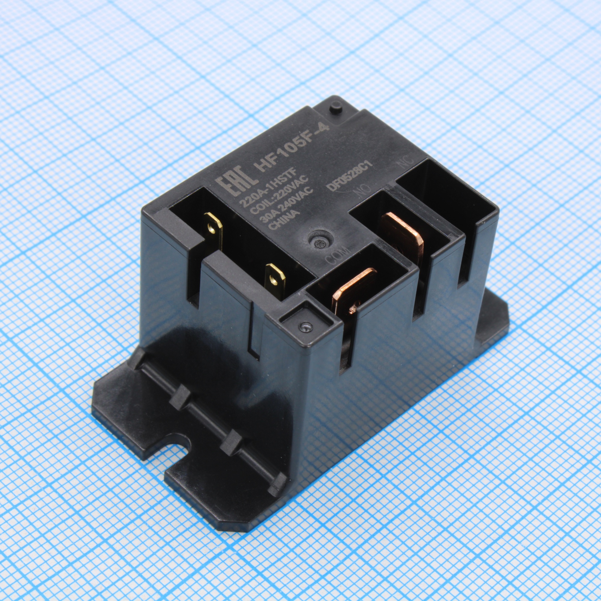 HF105F-4/220A-1HSTF - Реле силовое, 30 А, 220 VAC, один контакт на замыкание