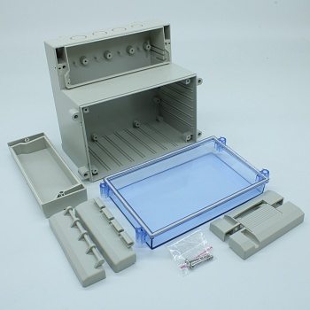 DC003CBU - Двухсекционный корпус IP65 с откидной прозрачной синей крышкой, база ABS светло-серая, крышка из поликарбоната