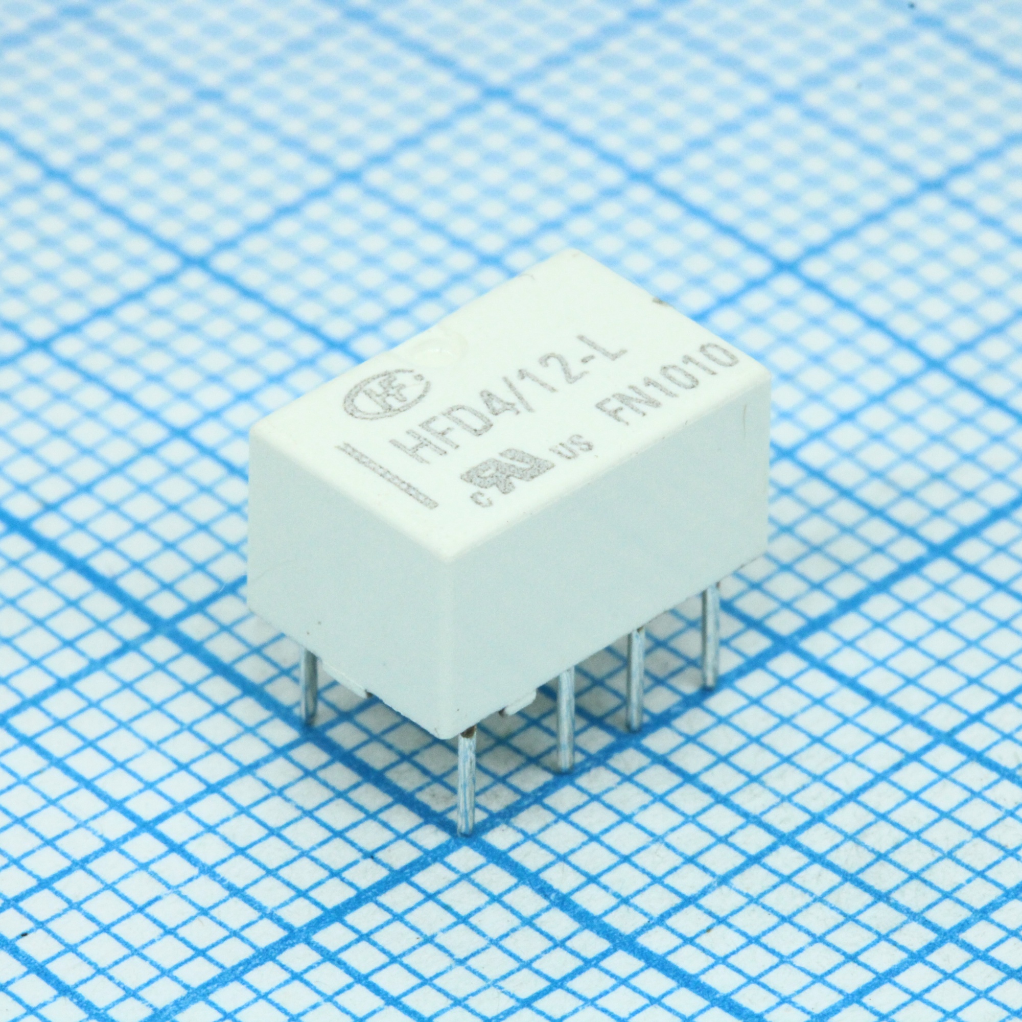 HFD4/12-L - Реле DPDT (две контактных группы-два направления)  2А катушка 12В 1028Ом