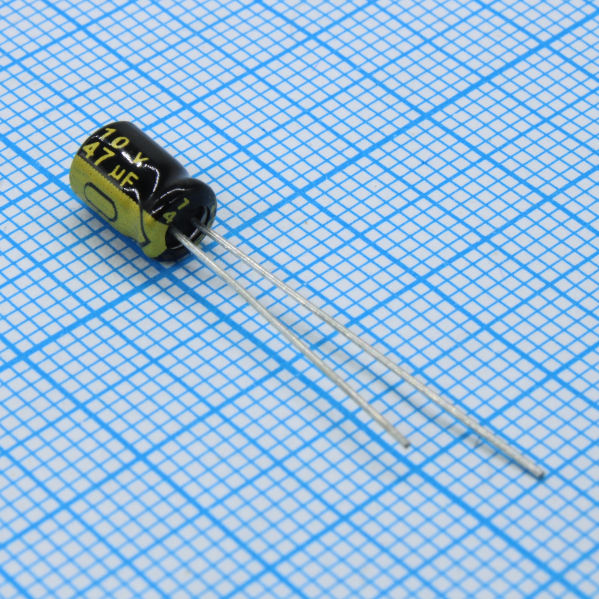 TS13DC1A470MSB030R - Конденсатор радиальный миниатюрный 47мкФ 10В ±20% 5*7 105°