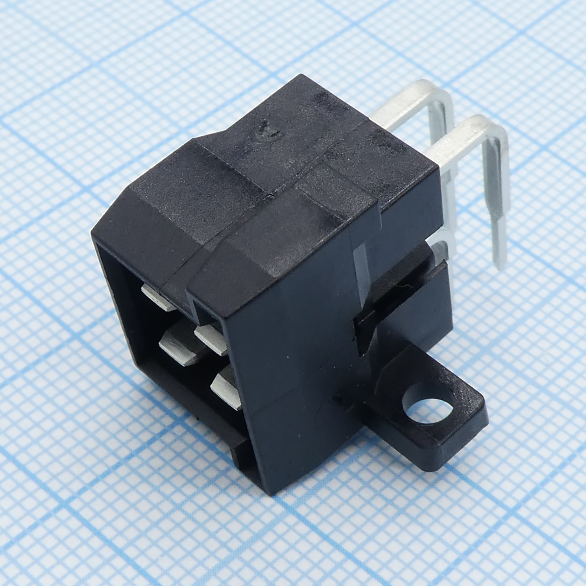 828801-1 - Автомобильный разъем питания на плату, 2-х рядный, 4 вывода, шаг=5мм