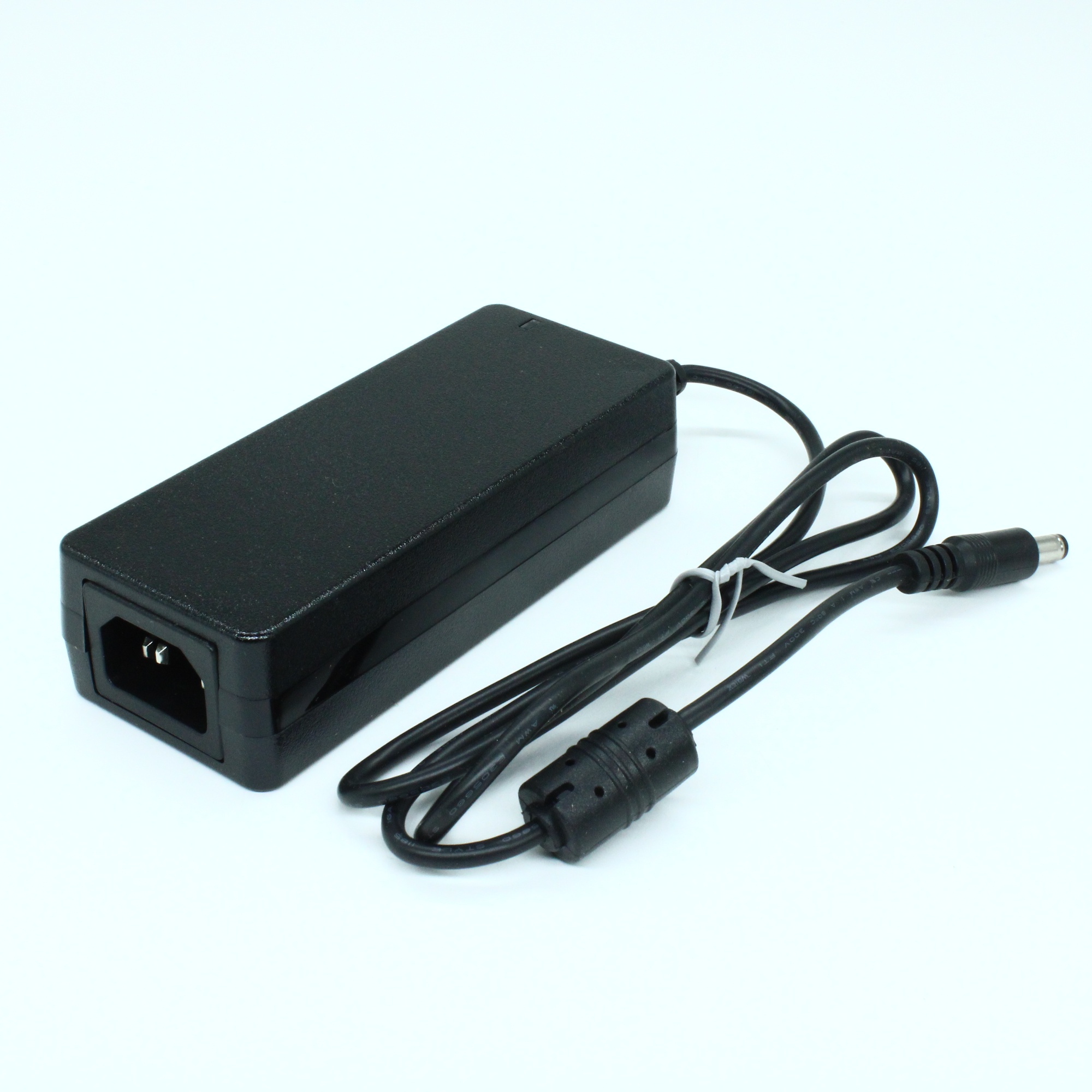 GST40A15-P1J - AC-DC, 40Вт, вход 90...264B AC, 47...63 Гц, 127...370B DC, выход 15B/2.67A, изоляция 3000В AC, 125x50x31.5мм, -30...+70°С, сетевой разъём IEC320-C14, выходной разъем 11, диам. 5.5х2.1мм