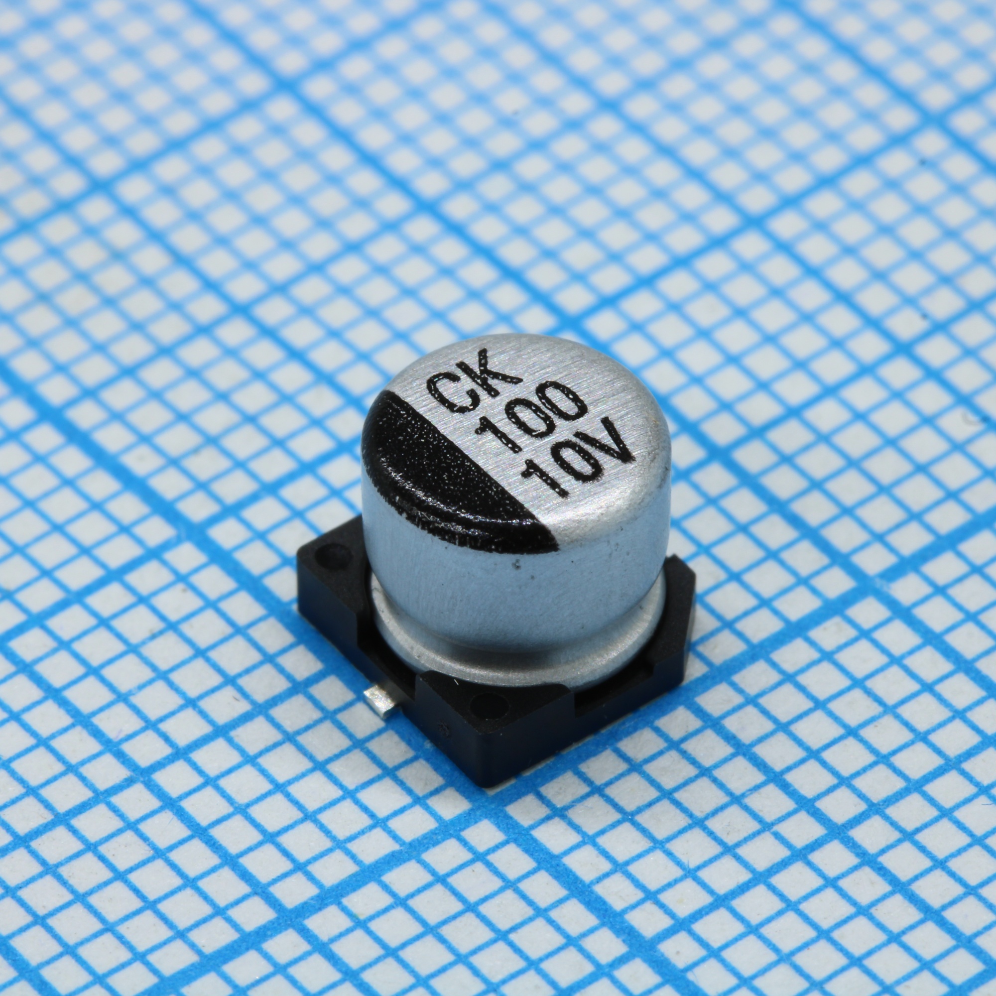 JCK1A101M063054 - Конденсатор алюминиевый электролитический 100мкФ 10В ±20% (6.3х5.4мм) SMD 53мА 2000часов 105°С лента на катушке