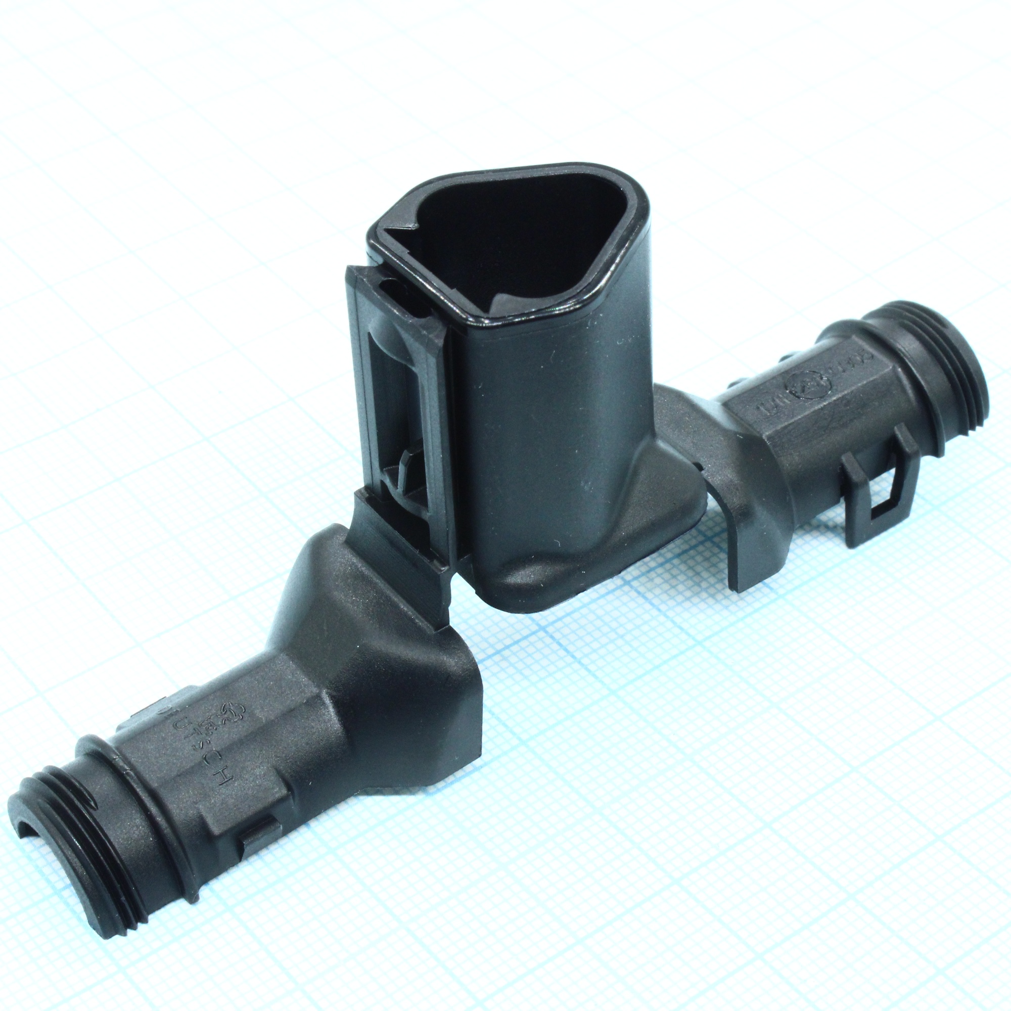 1011-261-0305 - Корпус автомобильного разъема (кожух), пластик