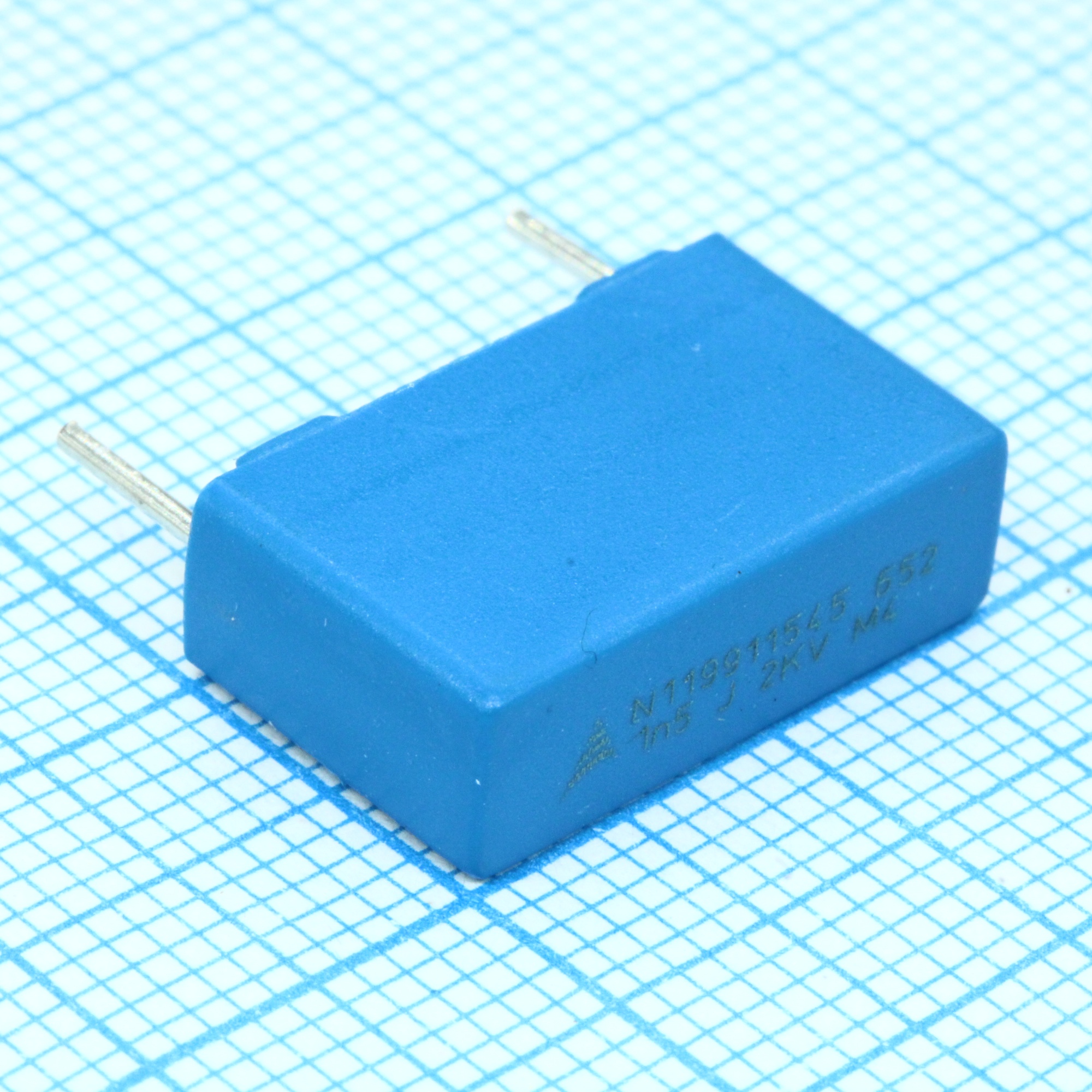 B32652A2152J - Конденсатор металлоплёночный полипропиленовый 1500пФ 2000В ±5% (18х6х11мм) радиальный высокотемпературный 15мм 110°С автомобильного применения россыпь