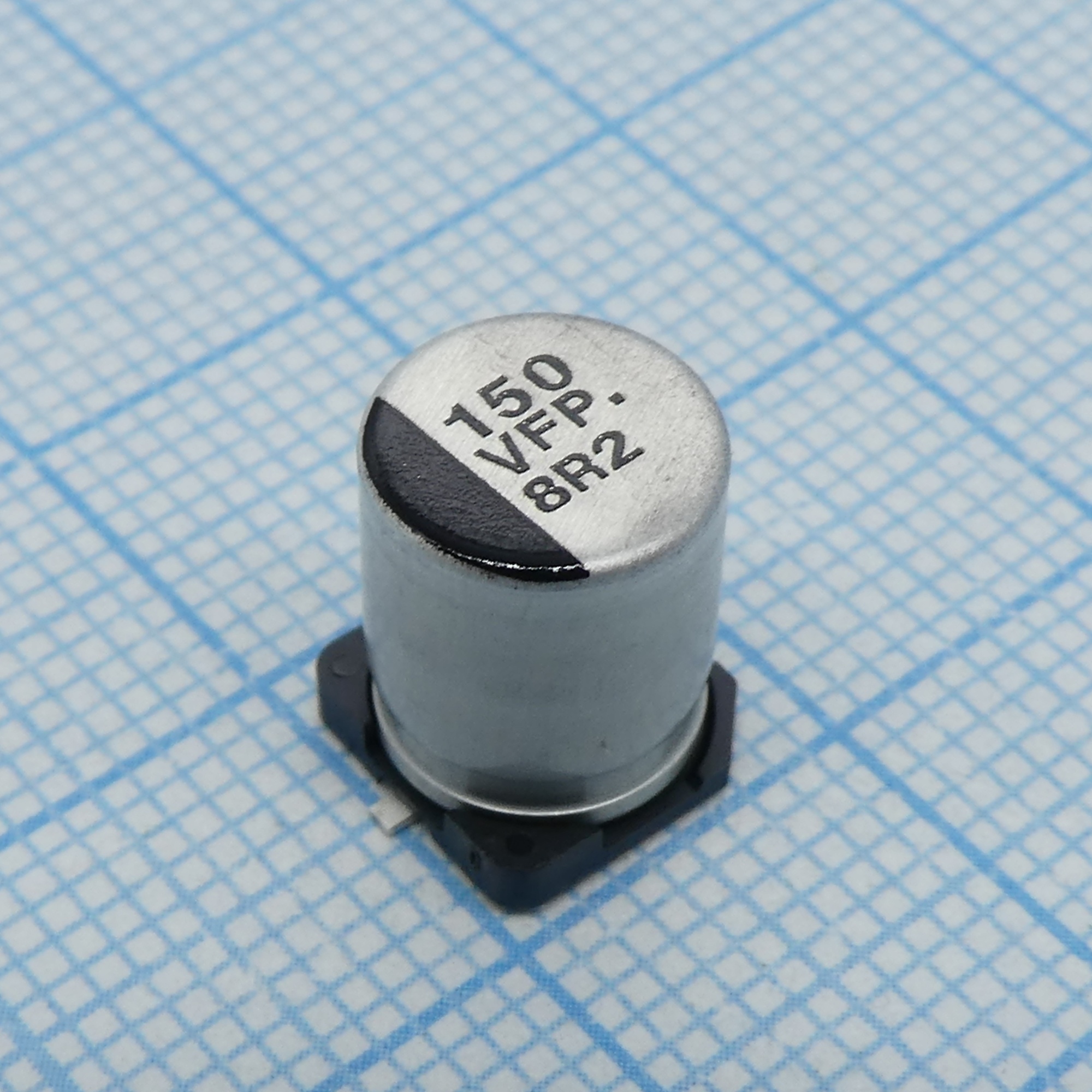 EEEFP1V151AP - Конденсатор алюминиевый электролитический 150мкФ 35В ±20% (8 X 10.2мм) для поверхностного монтажа 0.08 Ом 850мА 2000час 105°С автомобильного применения лента на катушке