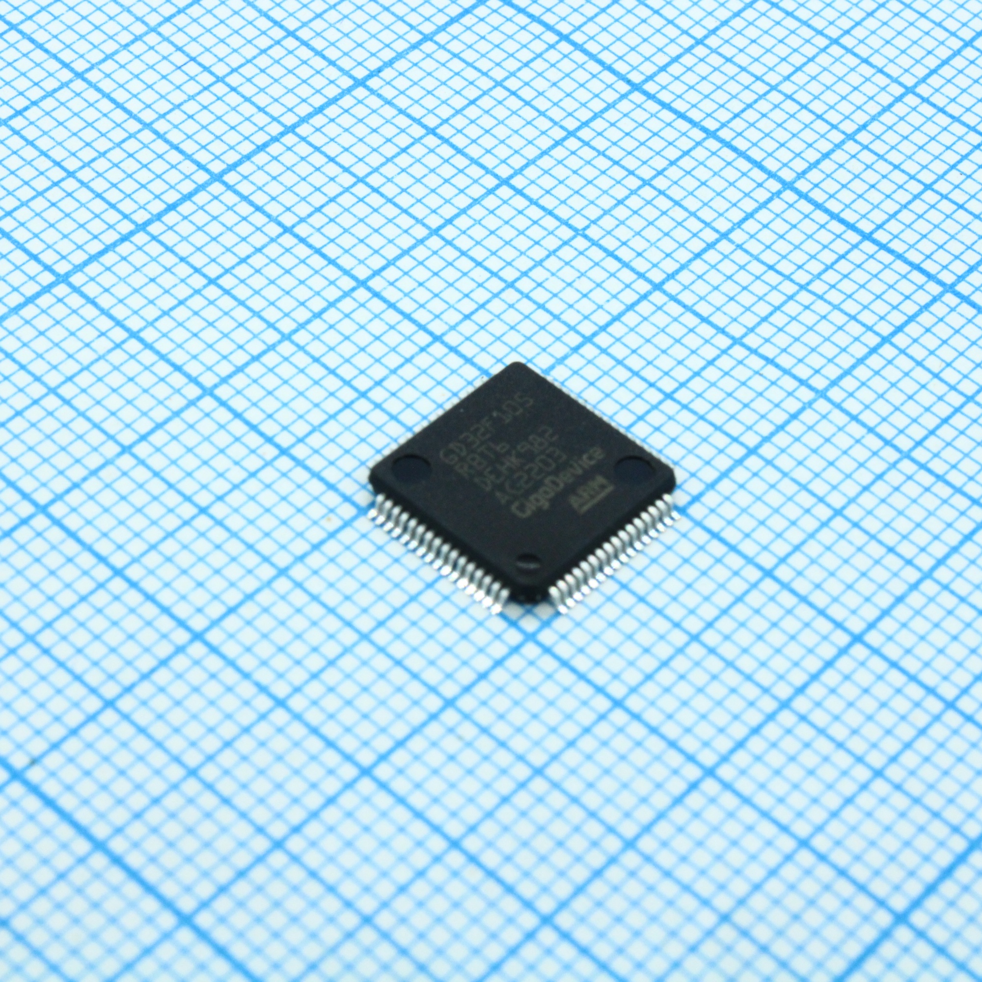 GD32F105RBT6 - ARM Cortex-M3 108МГц, 128КБ Flash, 96КБ RAM, 5xU(S)ART, 2xI2C, 3xSPI, 2xI2S, 2xCAN2.0B, 1xUSB-FS, 2x16-кан. 12-бит АЦП, 2x12-бит ЦАП, LQFP64, –40...+85°C, 2.6…3.6В