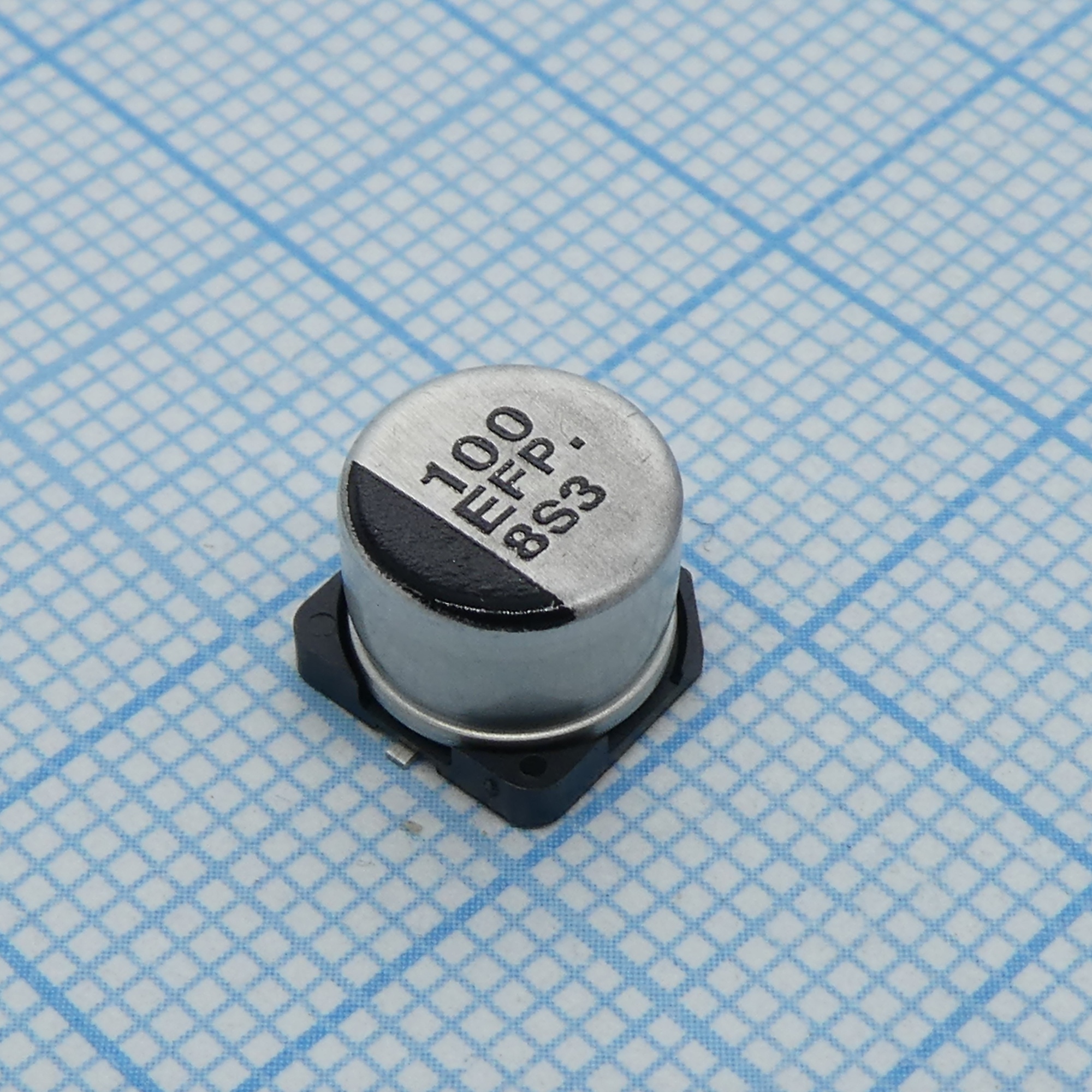 EEEFP1E101AP - Конденсатор алюминиевый электролитический 100мкФ 25В ±20% (8 X 6.2мм) для поверхностного монтажа 0.18 Ом 500мА 2000час 105°С автомобильного применения лента на катушке