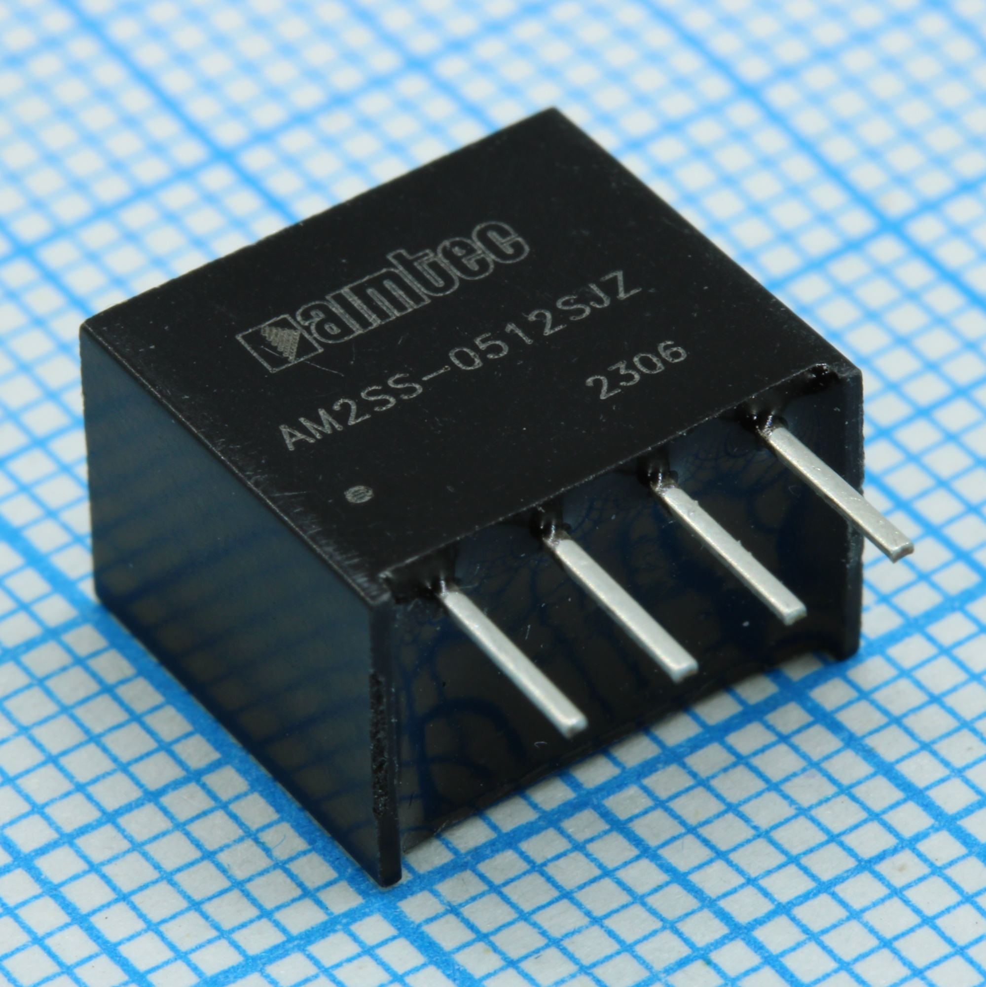 AM2SS-0512SJZ - DC/DC, 2Вт, вход 4.5…5.5В, выход 12В/0.017…0.167А, изоляция 1500В DC, КПД 81%, максимальная емкостная нагрузка не более 560мкФ, SIP4, 11.6x7.55x10.16мм, -40…85°C, пластик