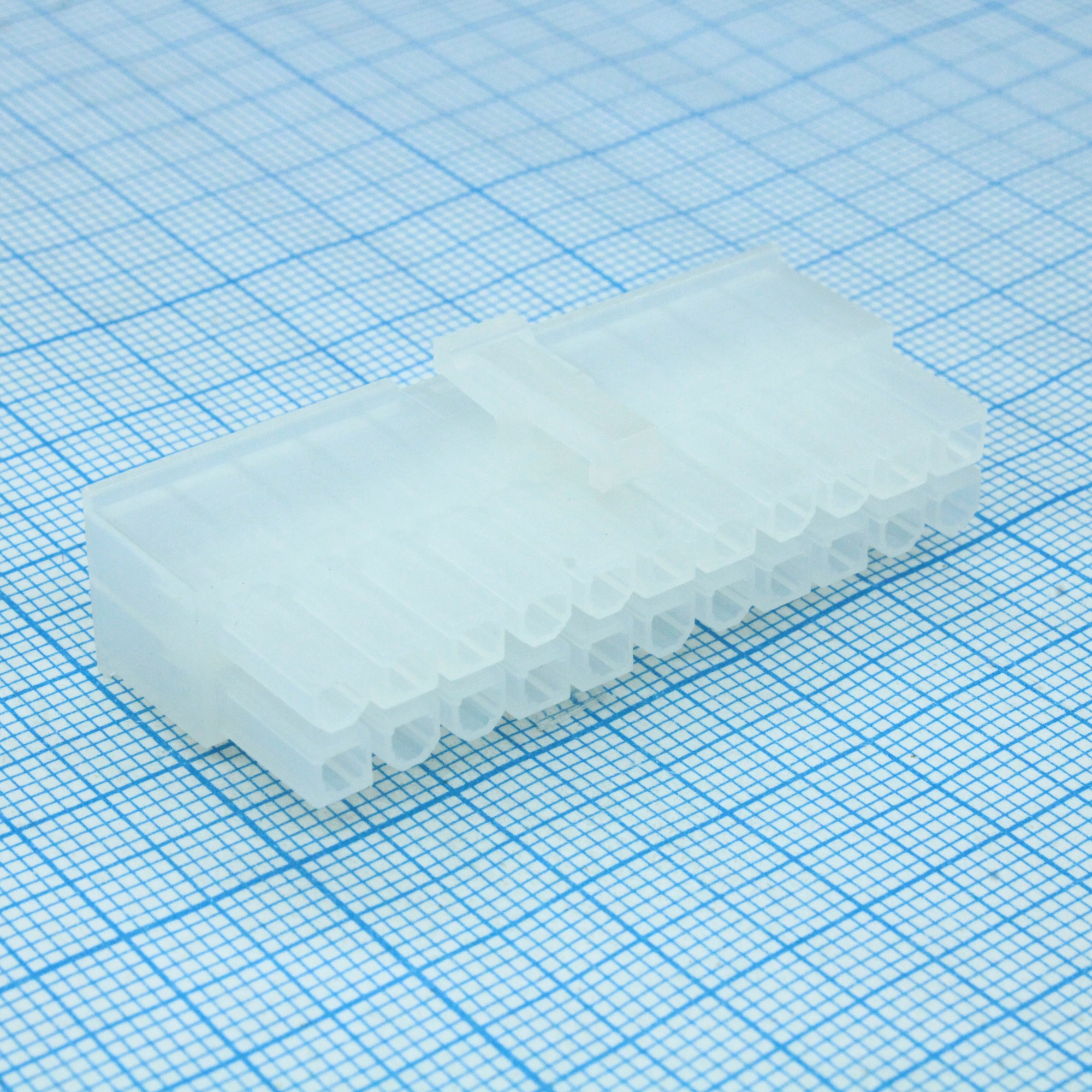 39012220 - Корпус разъема Гнездо 22 конт.(2х11) шаг 4.2мм  с захватом для монтажа кабеля серия Mini-Fit Jrї пакет