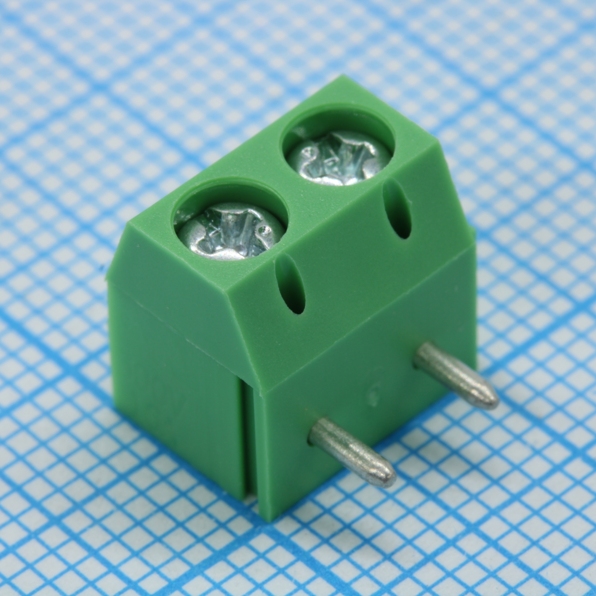 ED500R-02P - шаг: 5.00мм, пров: 2.50мм.кв, 300V, 16A, 2 конт., винт гориз., h=7.80мм