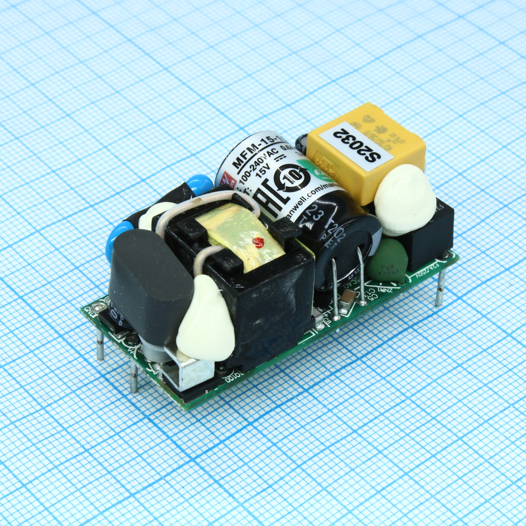 MFM-15-15 - AC-DC med, 15Вт, вход 80...264В AC 47...440 Гц, выход 15В/1А, изоляция 4000В AC, на плате 49х23.8х23мм, -35...+85°C