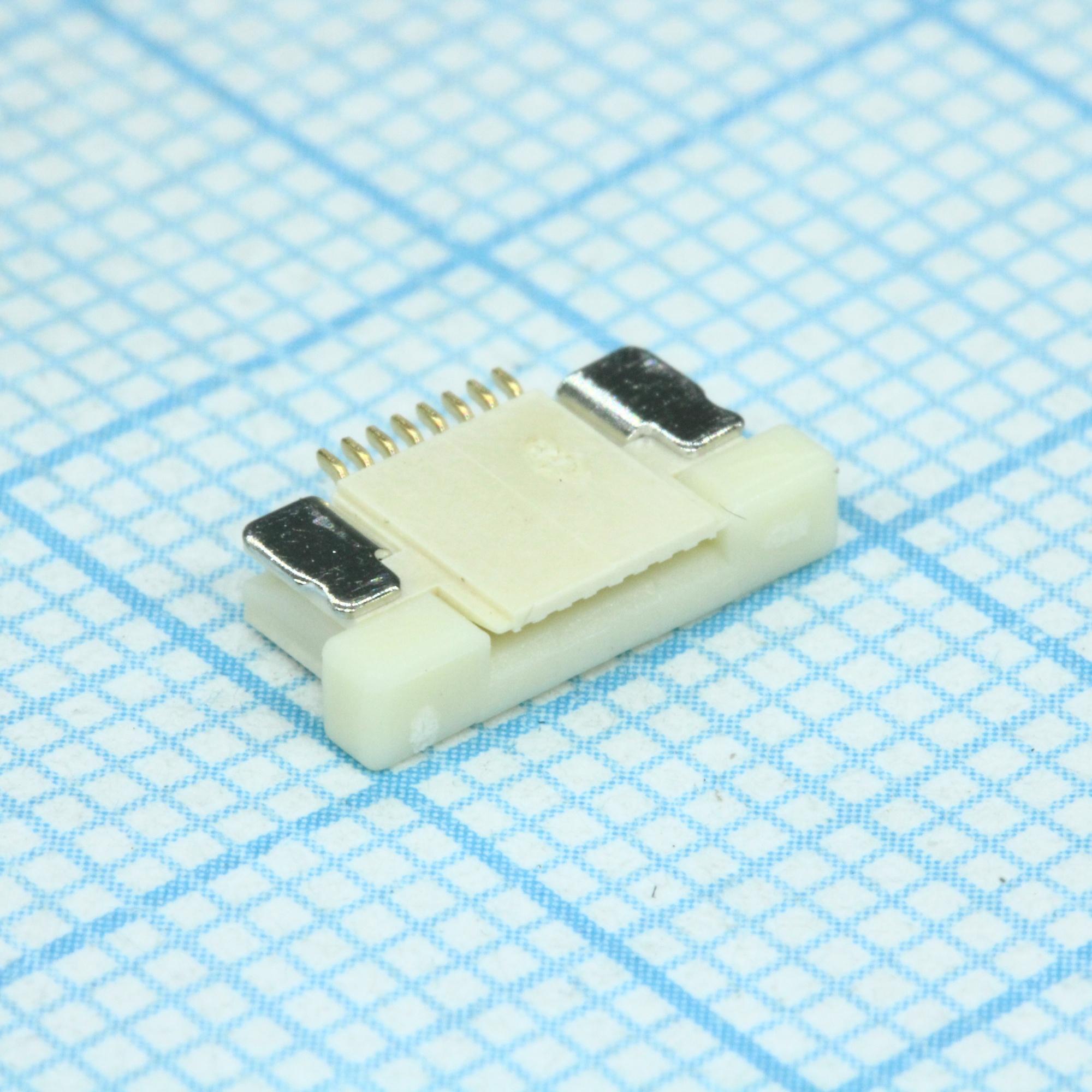 1734592-8 - Разъем для плоского шлейфа 8 контактов 0.5мм поверхостный монтаж лента на катушке