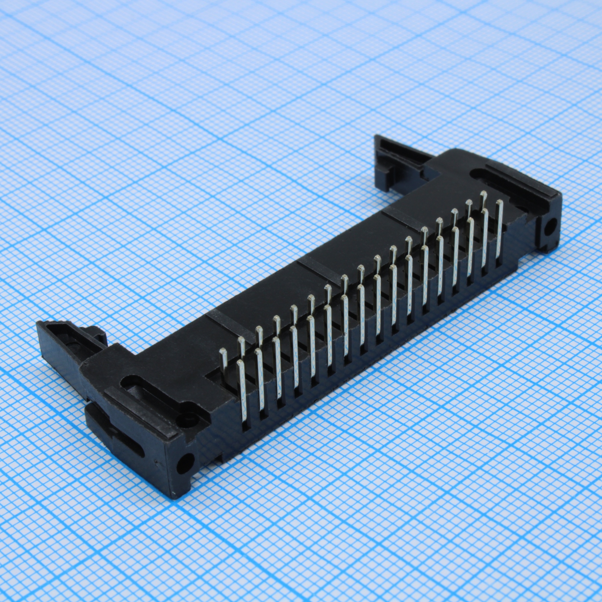 DS1011-34RBSiB7-B - Вилка на плату, угловой монтаж 34pin(2х17), шаг 2.54мм