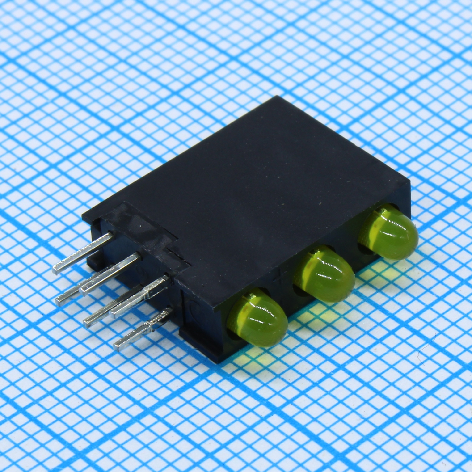 L-7104SA/3YD - Светодиодный модуль 3LEDх3мм/желтый/588нм/8-15мкд/40°