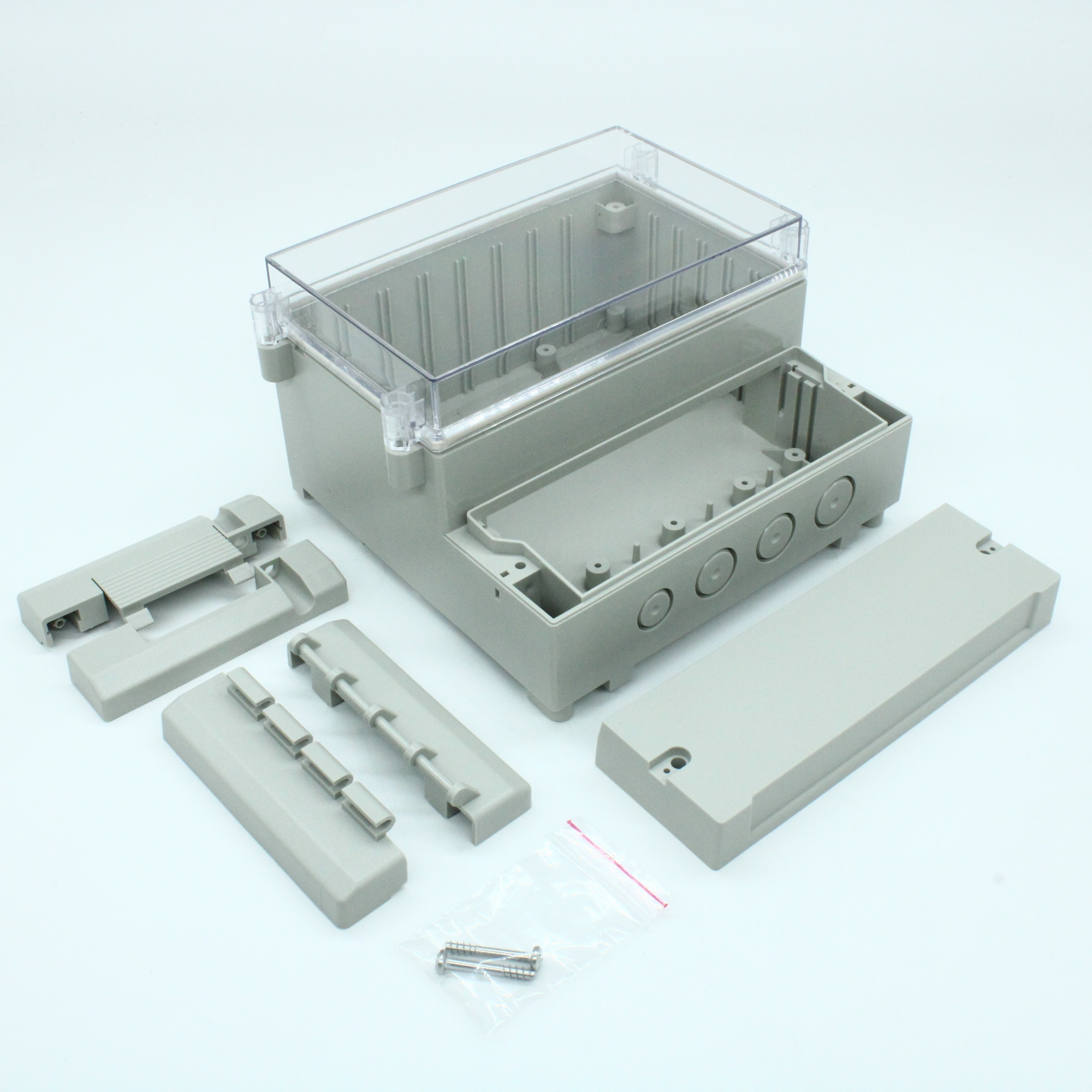 DC001CUL - Двухсекционный корпус IP65 с откидной прозрачной крышкой, база ABS светло-серая, крышка из поликарбоната