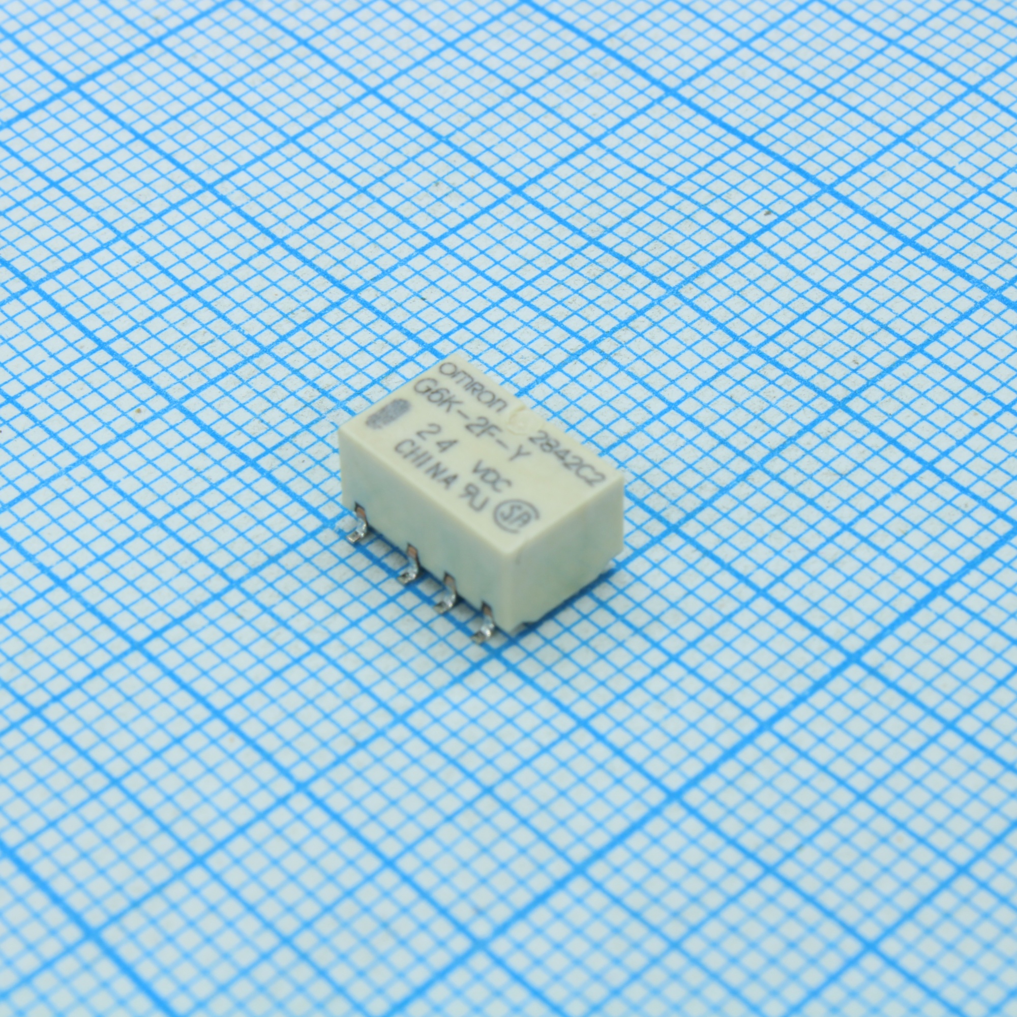 G6K-2FY-TR-24DC - Сигнальное реле 1A DPDT (две контактных на переключение) катушка 24В для поверхностного монтажа